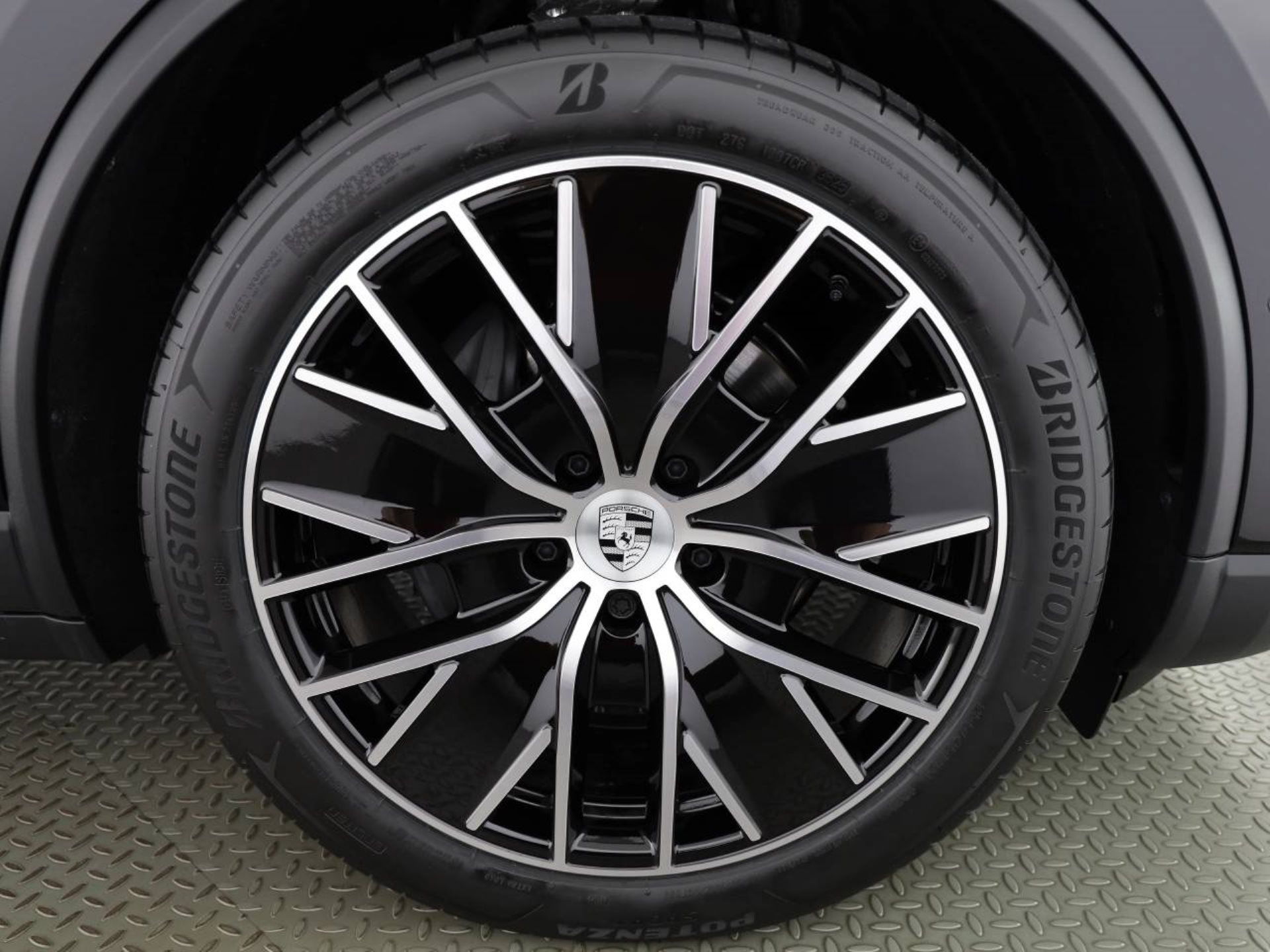 PORSCHE Macan-image-5