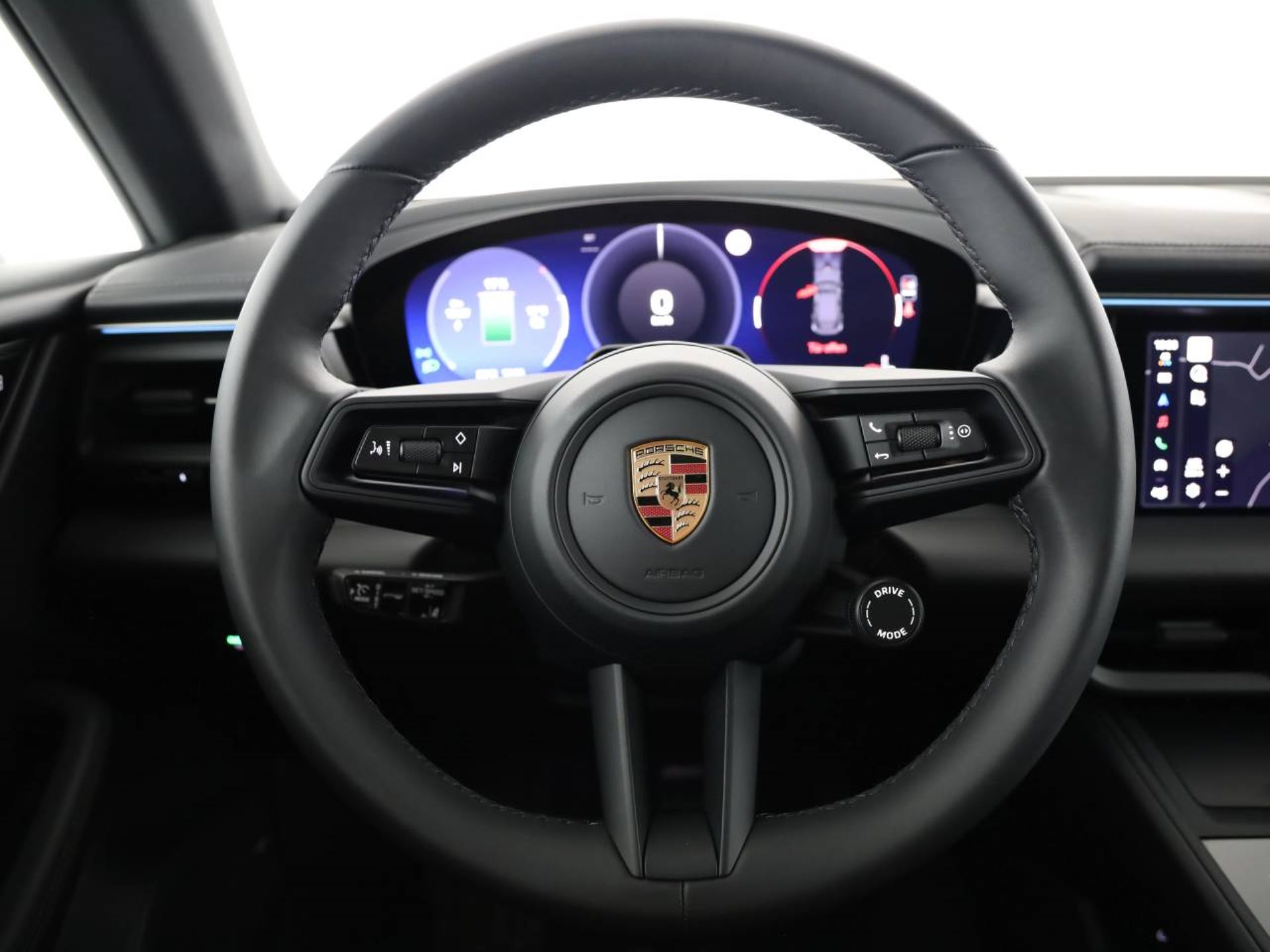 PORSCHE Macan-image-3