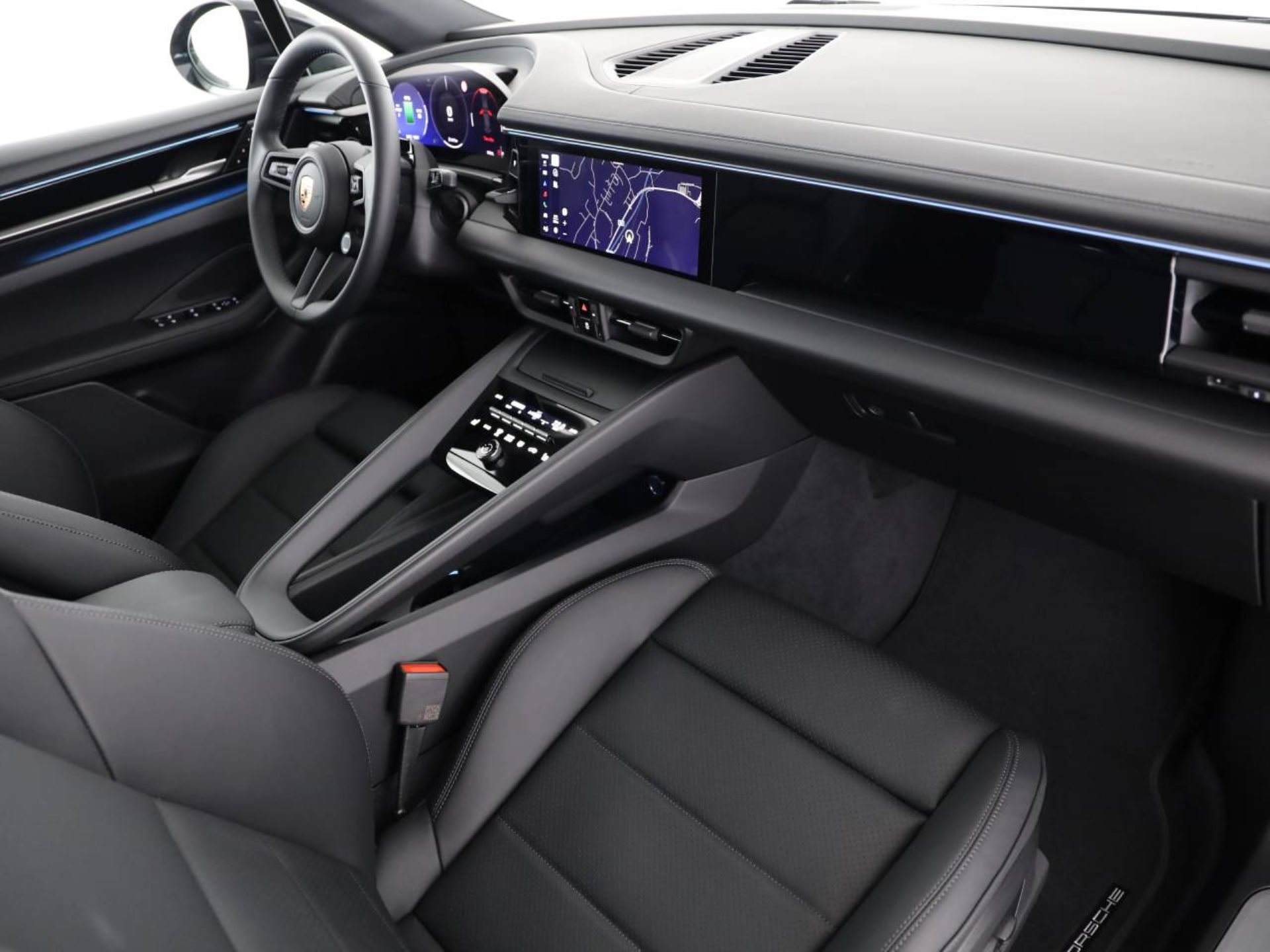 PORSCHE Macan-image-9
