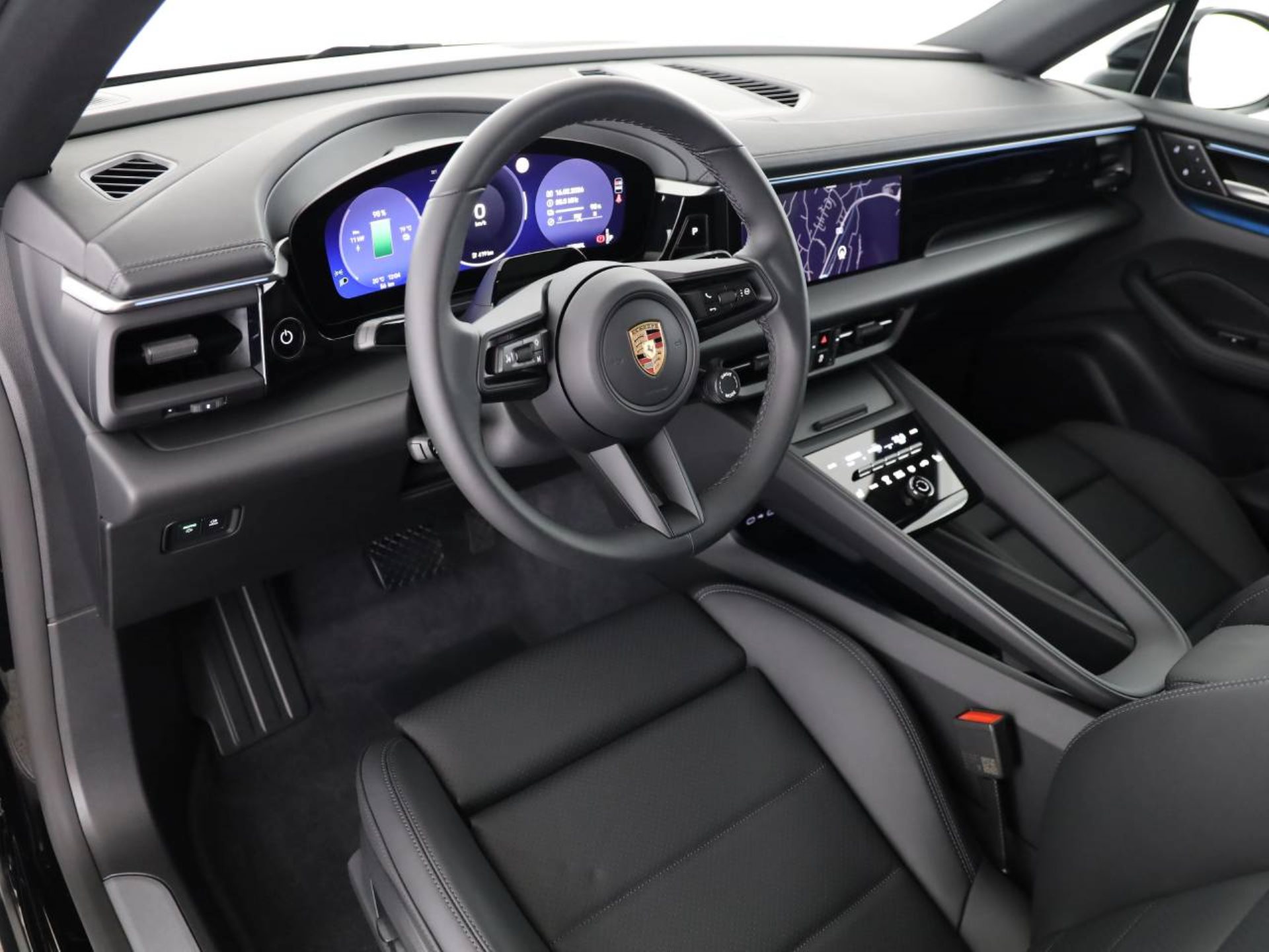 PORSCHE Macan-image-4