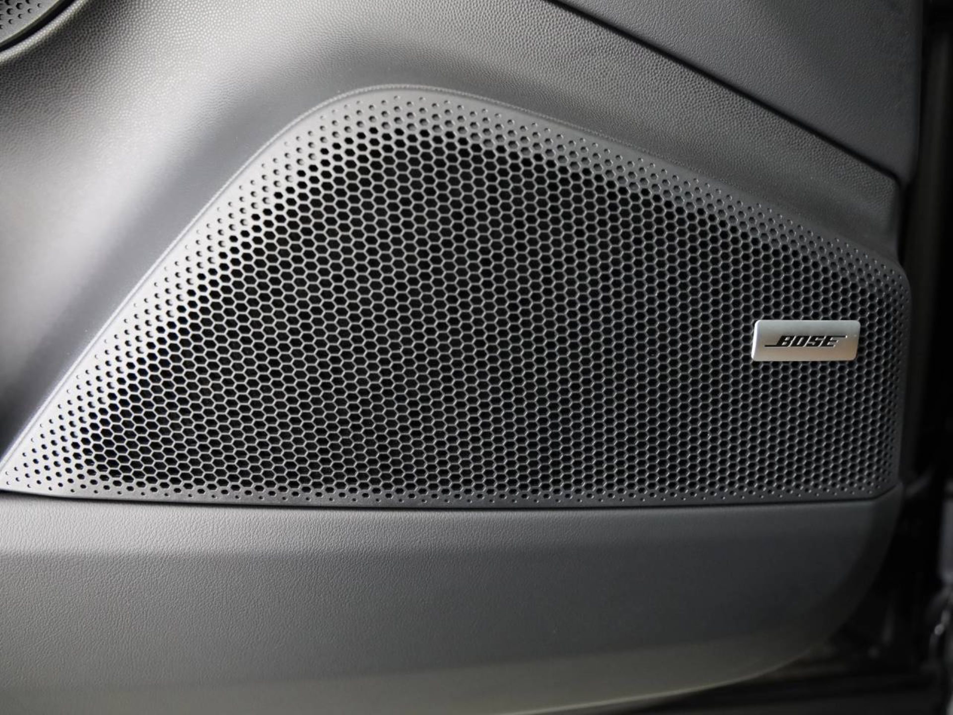 PORSCHE Macan-image-18