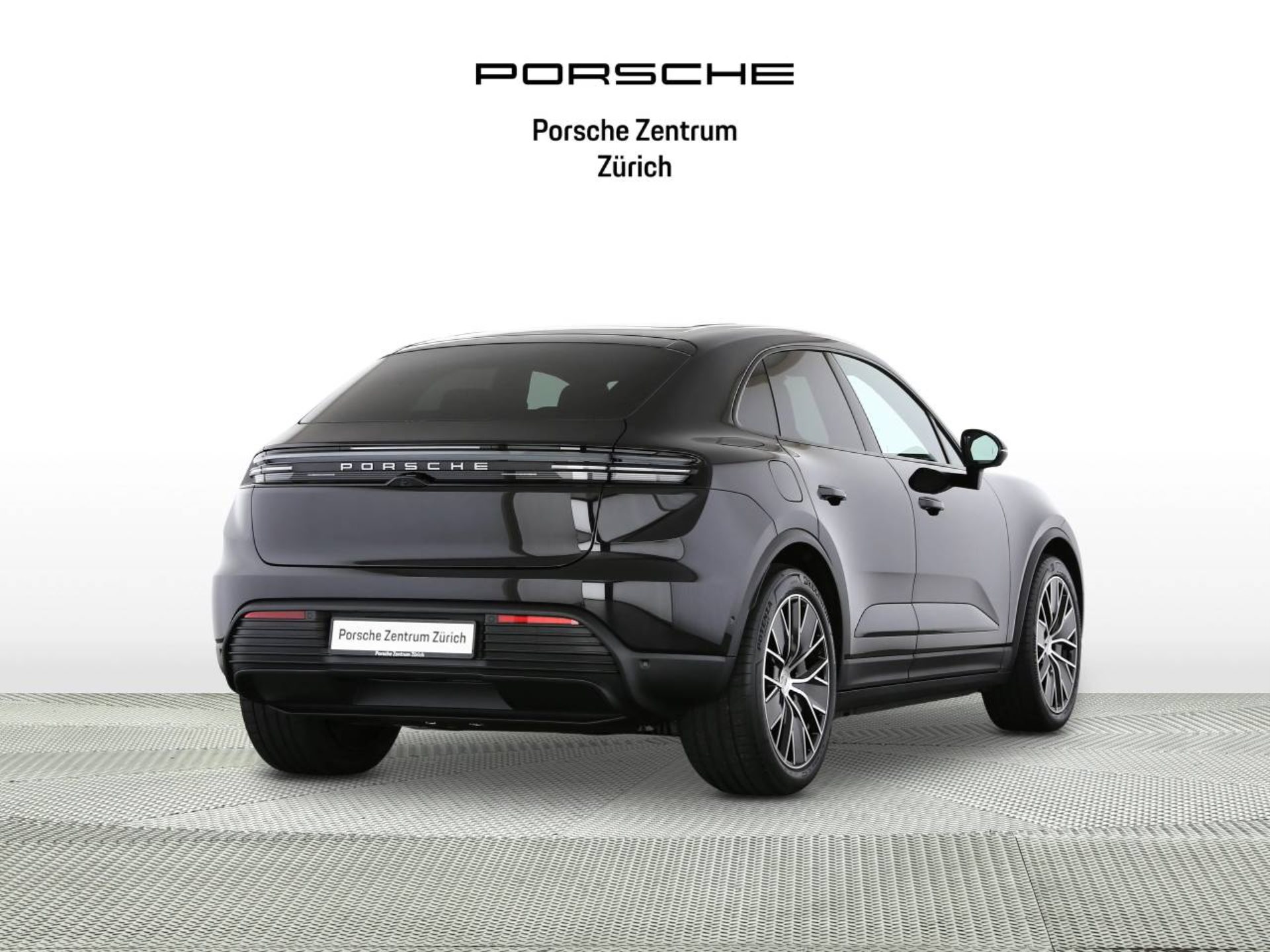 PORSCHE Macan-image-2