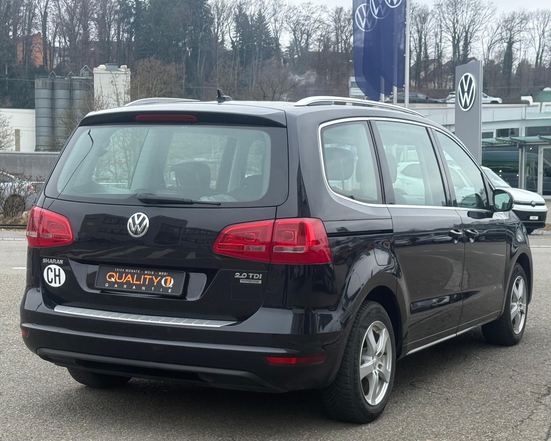 VW Sharan 2.0 TDI BlueMotion Technology Highline DSG-image-2