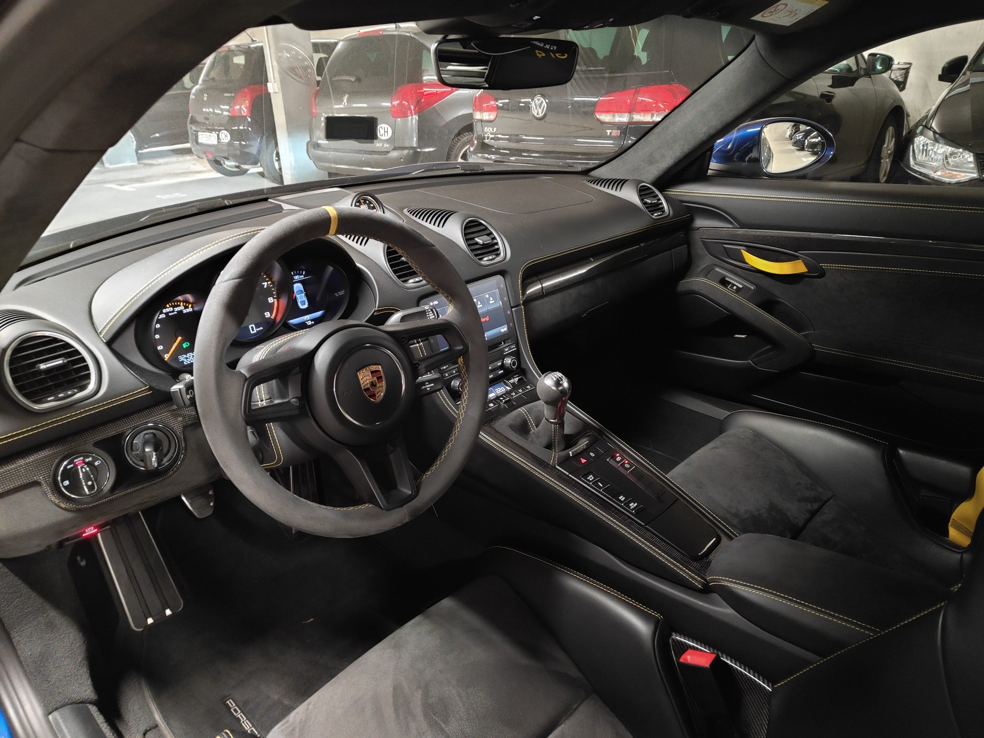 PORSCHE 718 Cayman GT4-image-5