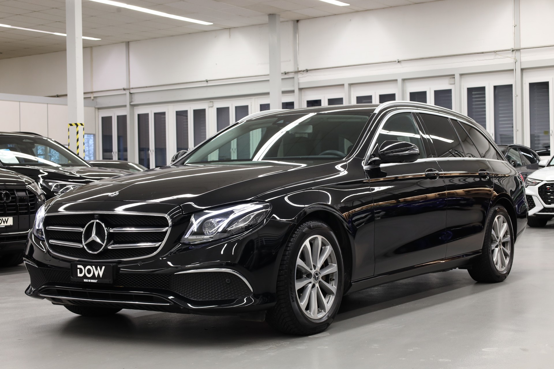MERCEDES-BENZ E 200 Avantgarde Kombi-showroom-element-2