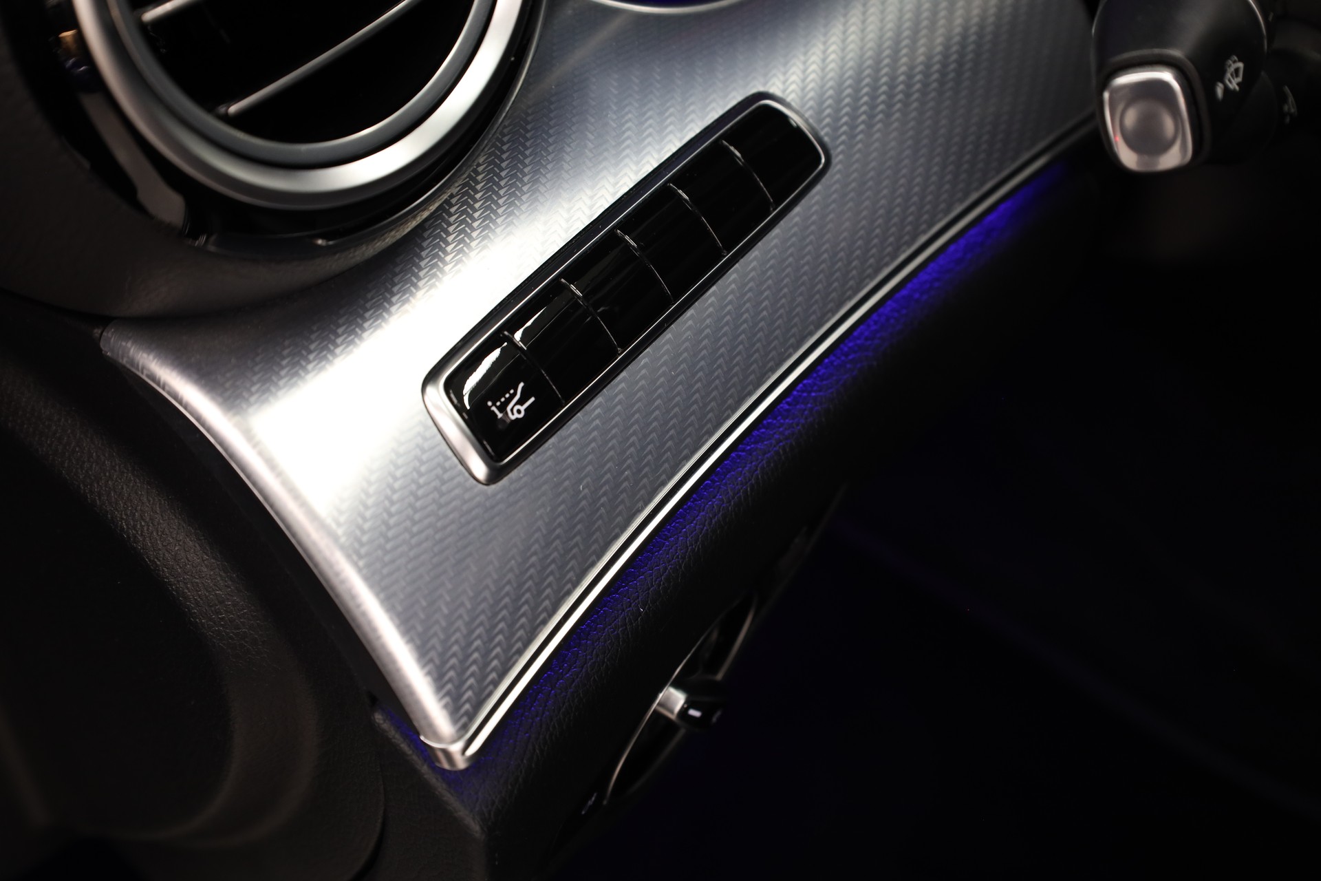 MERCEDES-BENZ E 200 Avantgarde Kombi-image-21