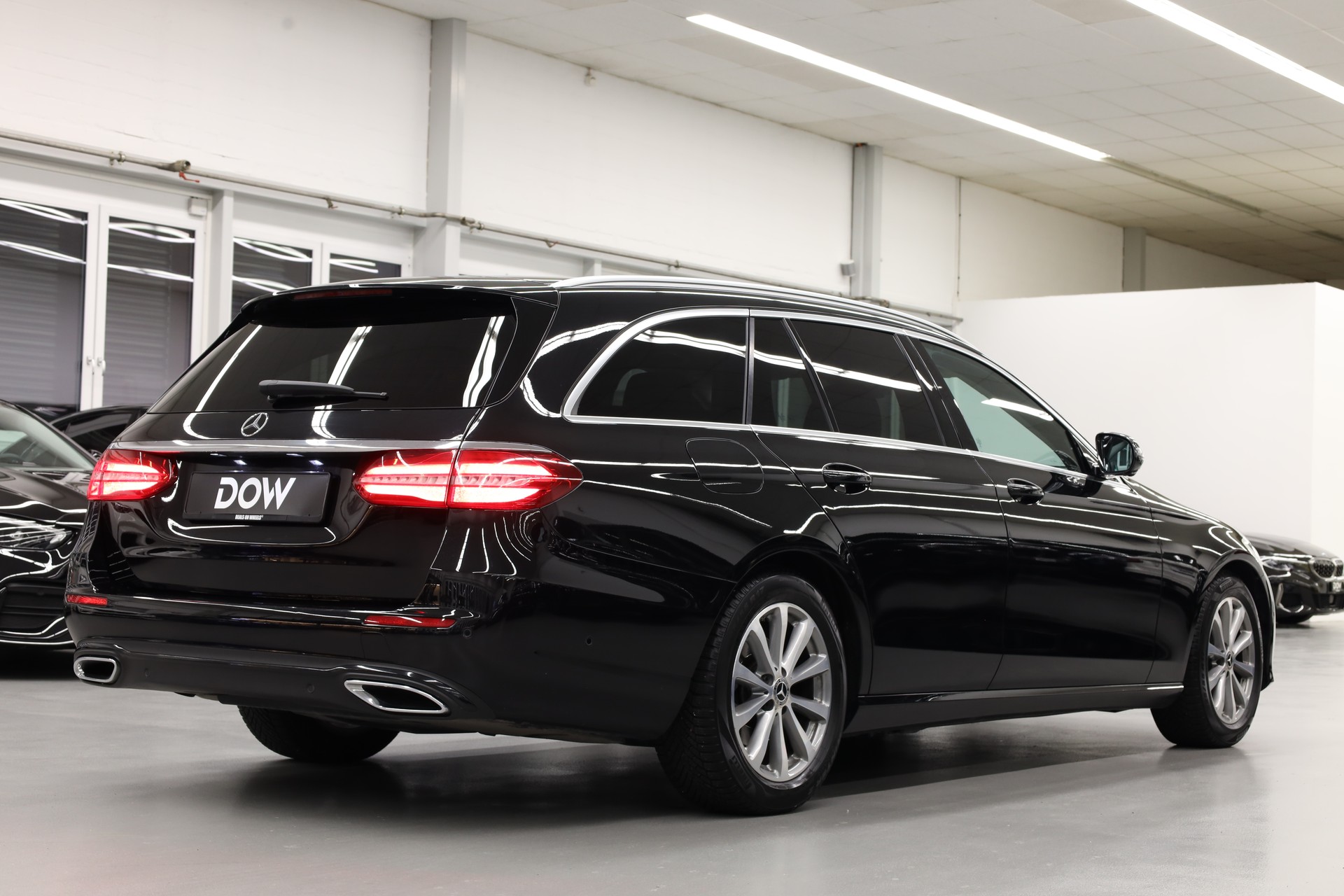 MERCEDES-BENZ E 200 Avantgarde Kombi-image-5
