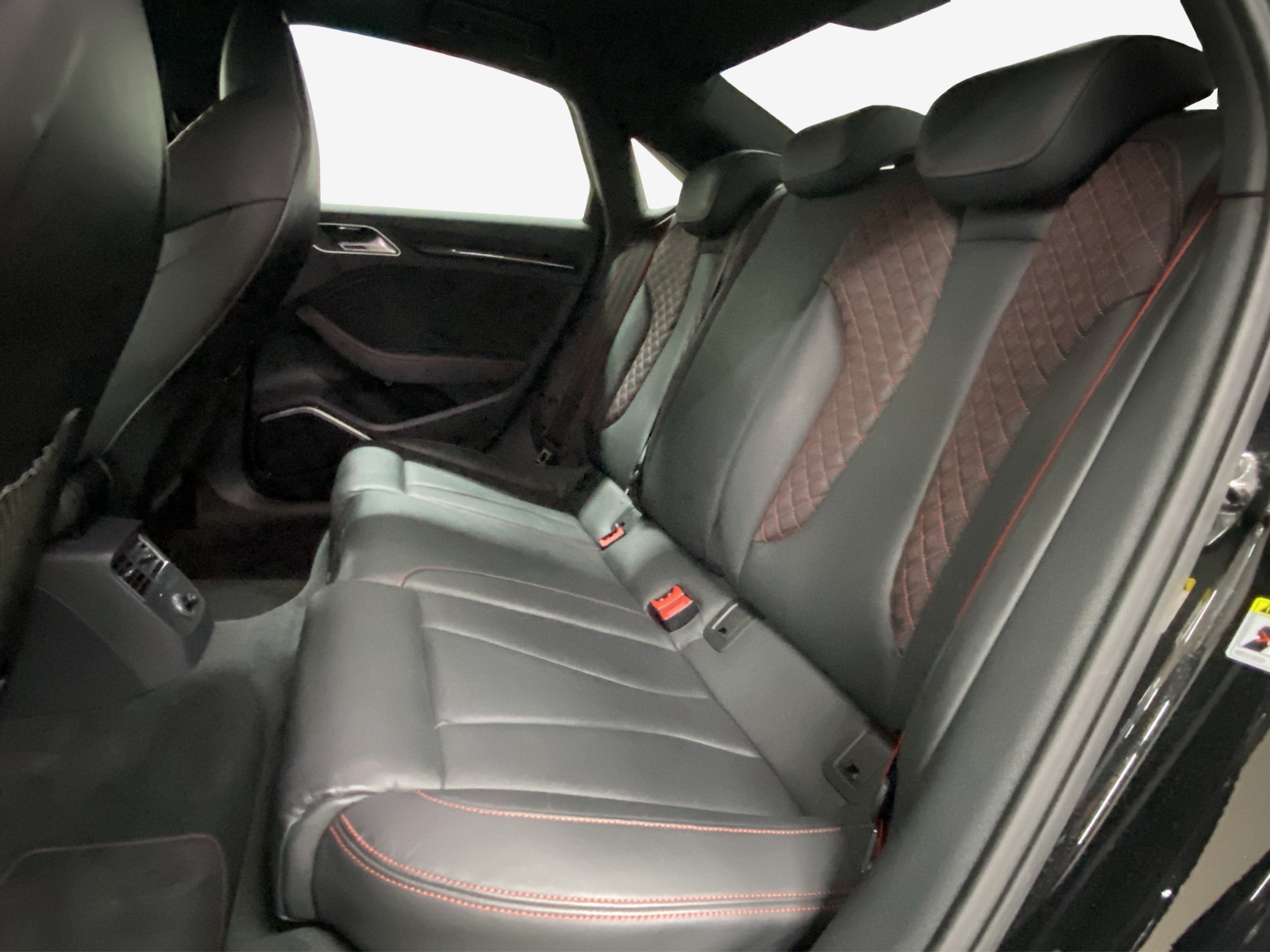 AUDI RS3 Limousine 2.5 TSI quattro S-tronic-image-11