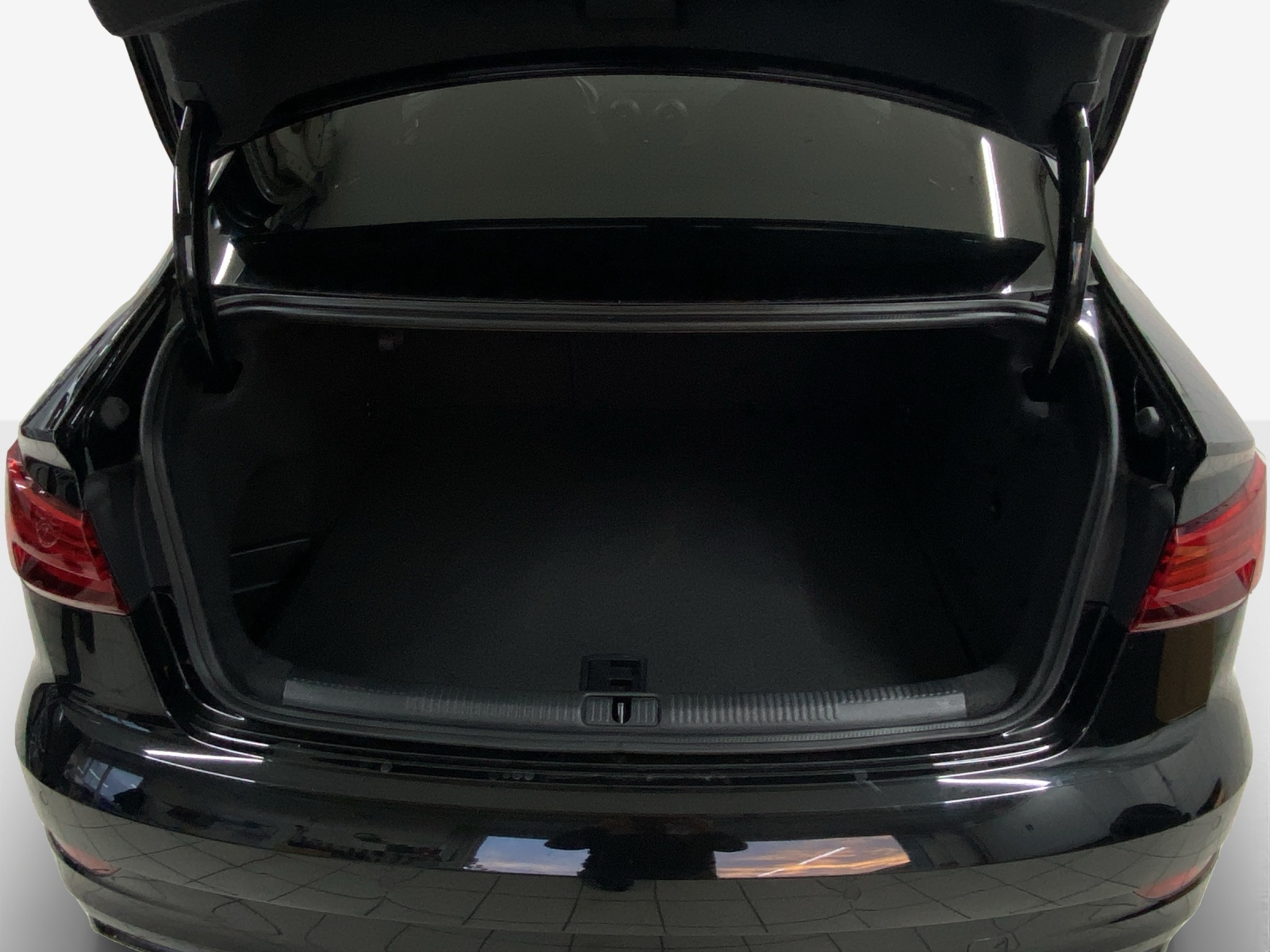 AUDI RS3 Limousine 2.5 TSI quattro S-tronic-image-12