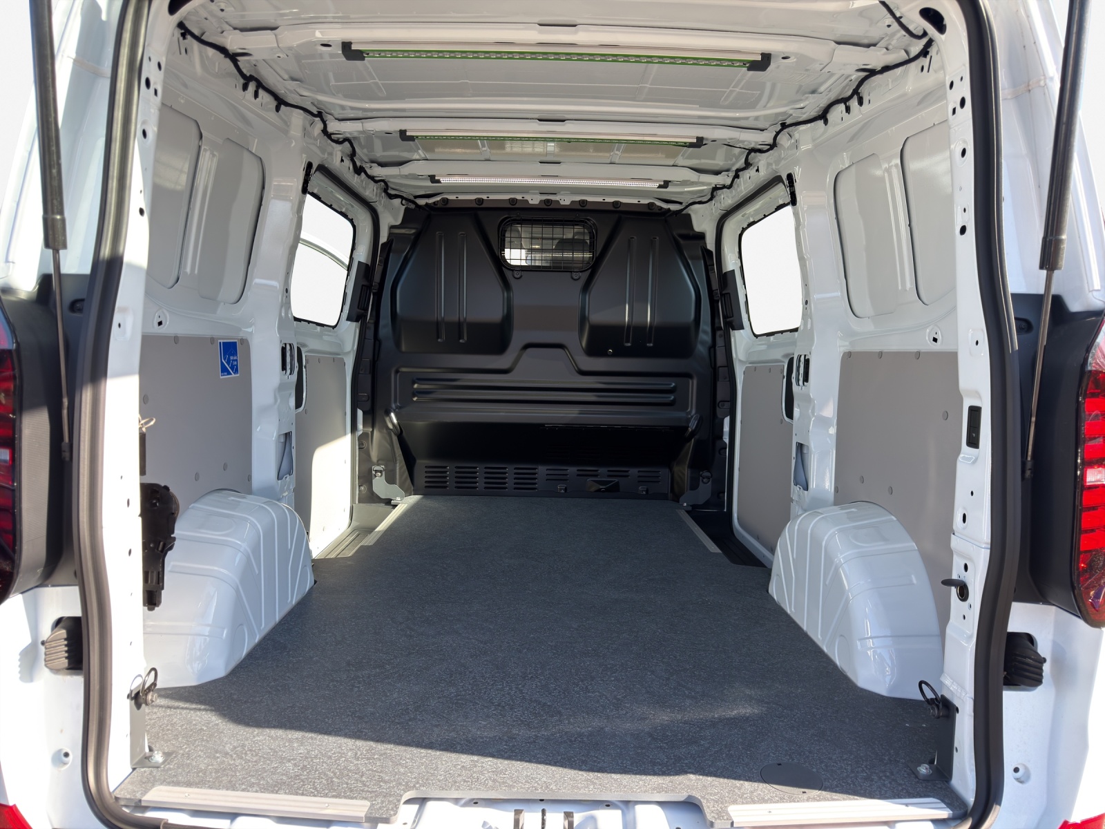VW Transporter Kastenwagen RS 3100mm-image-12