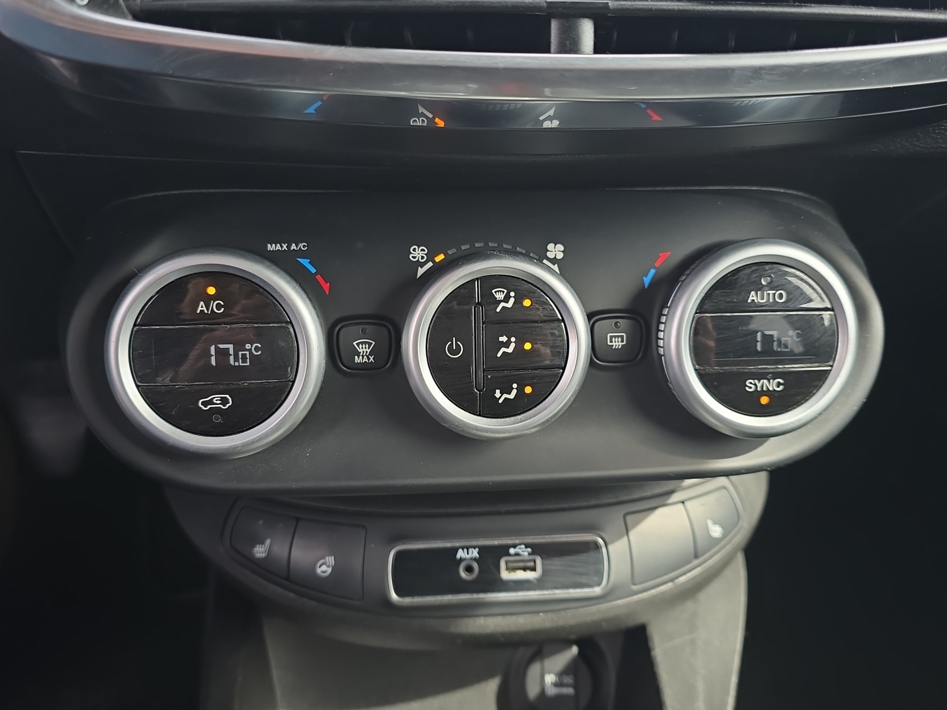 FIAT 500X 1.4T Cross 4x4 Automatic-image-13
