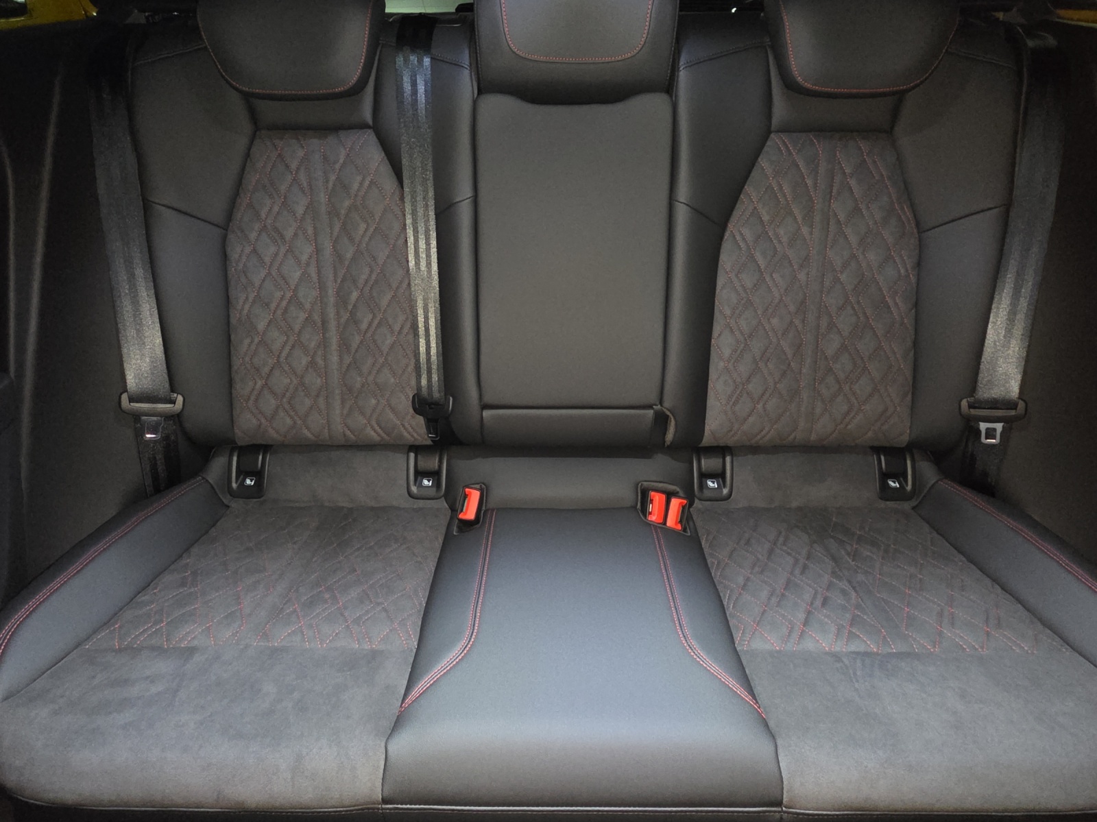 AUDI Q4 e-tron 45 Edition Swiss Ski quattro-image-7