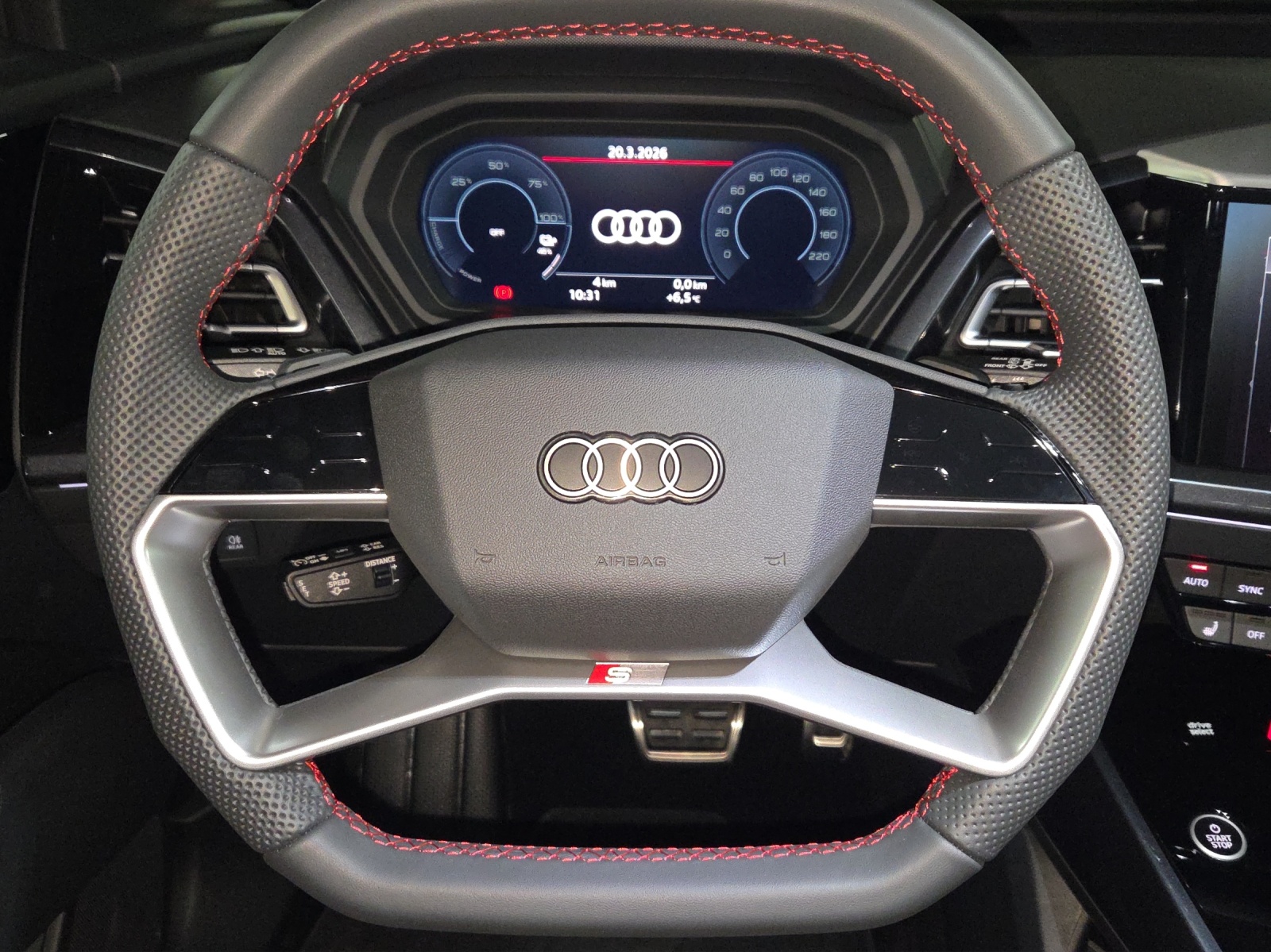 AUDI Q4 e-tron 45 Edition Swiss Ski quattro-image-5