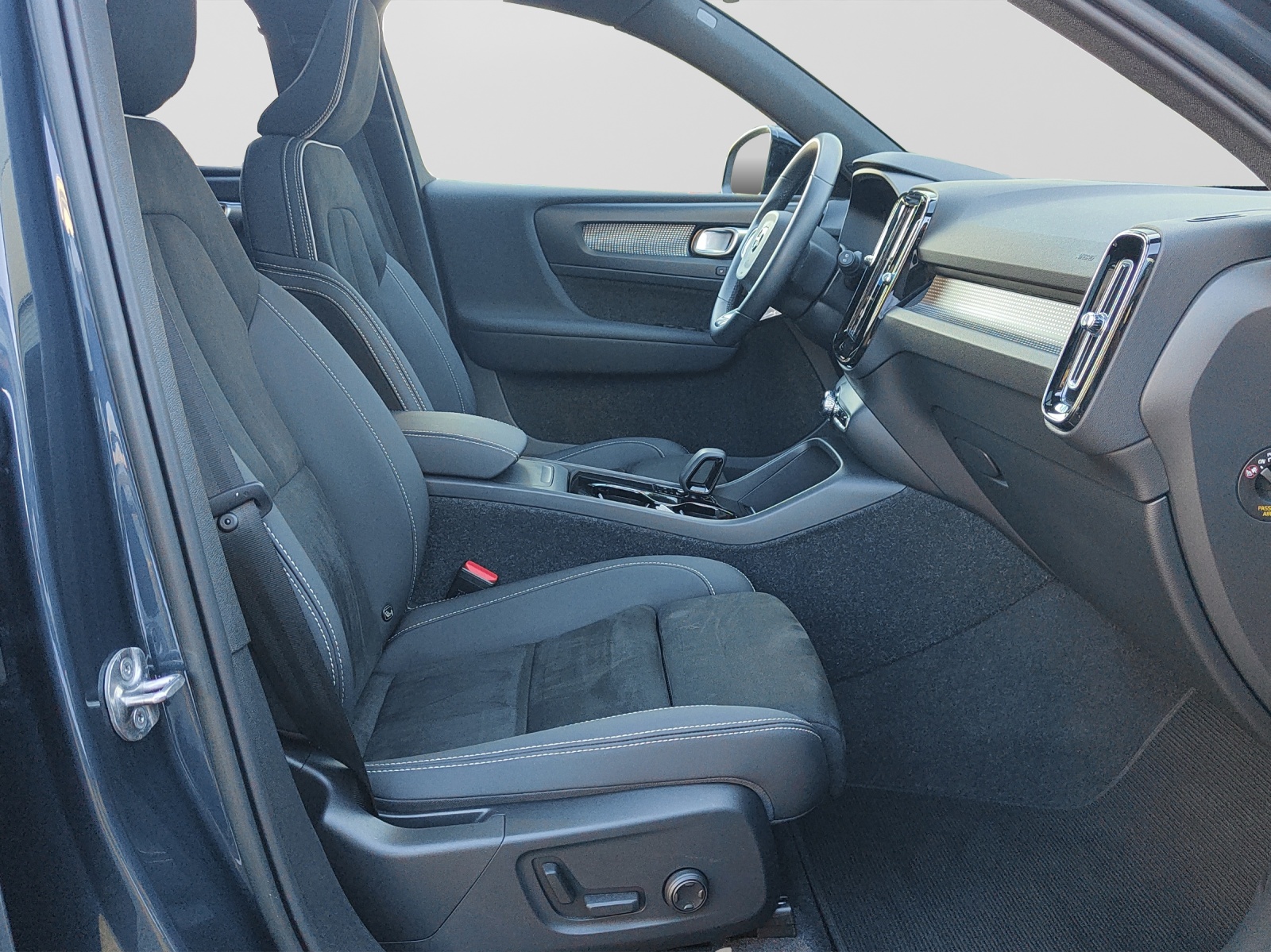 VOLVO XC40 P8 Twin Pro AWD-image-7