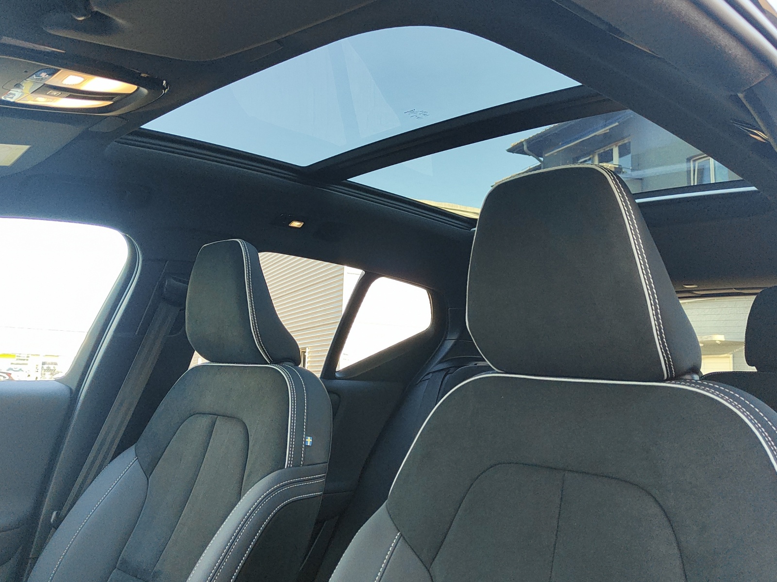 VOLVO XC40 P8 Twin Pro AWD-image-10