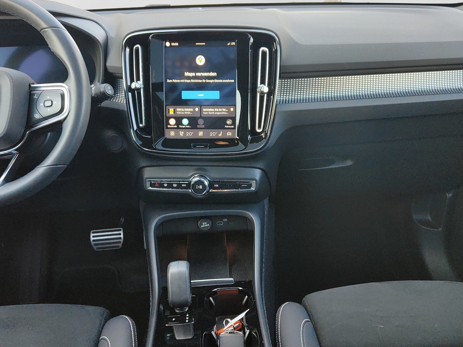 VOLVO XC40 P8 Twin Pro AWD-image-13