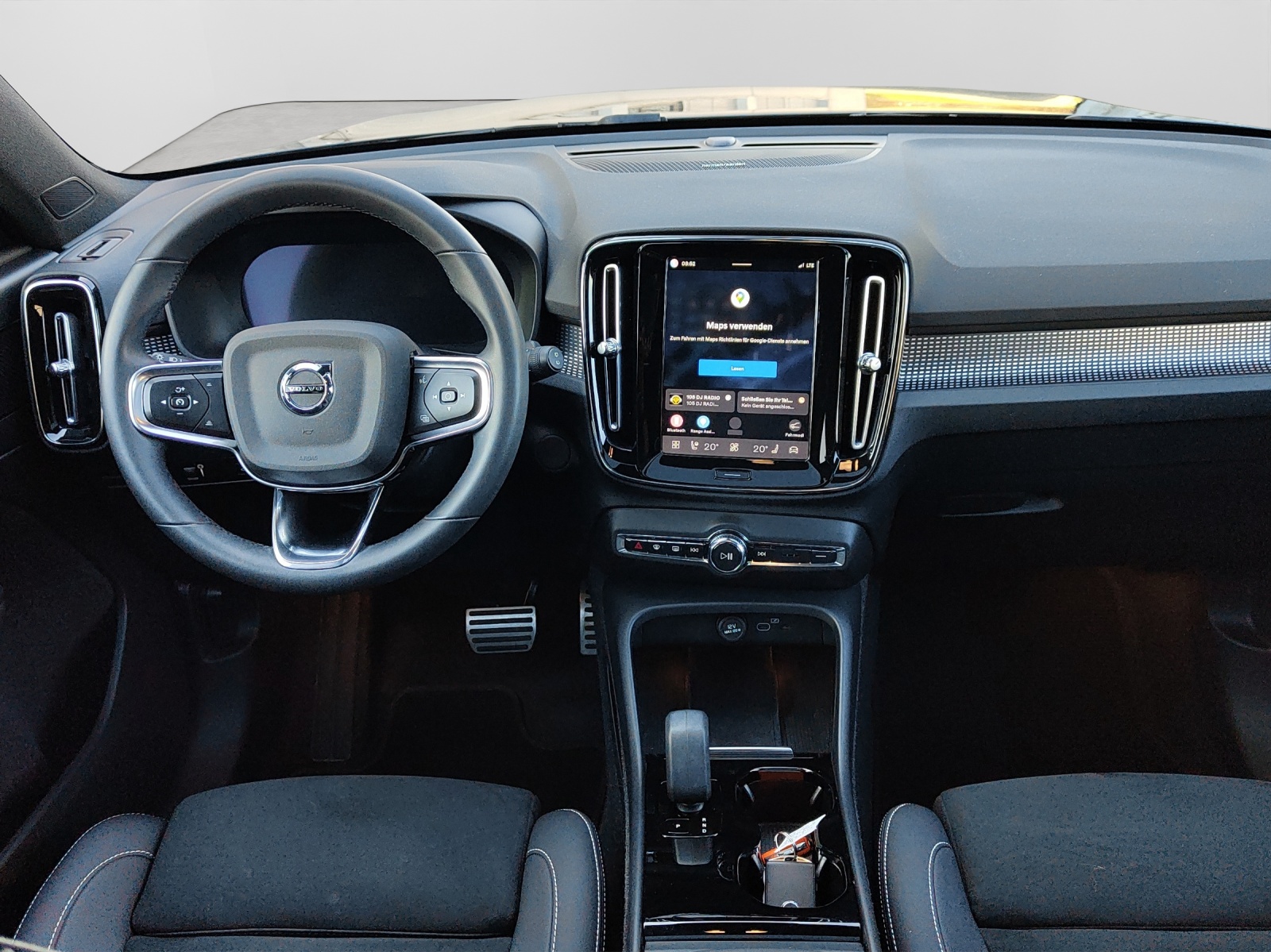 VOLVO XC40 P8 Twin Pro AWD-image-11