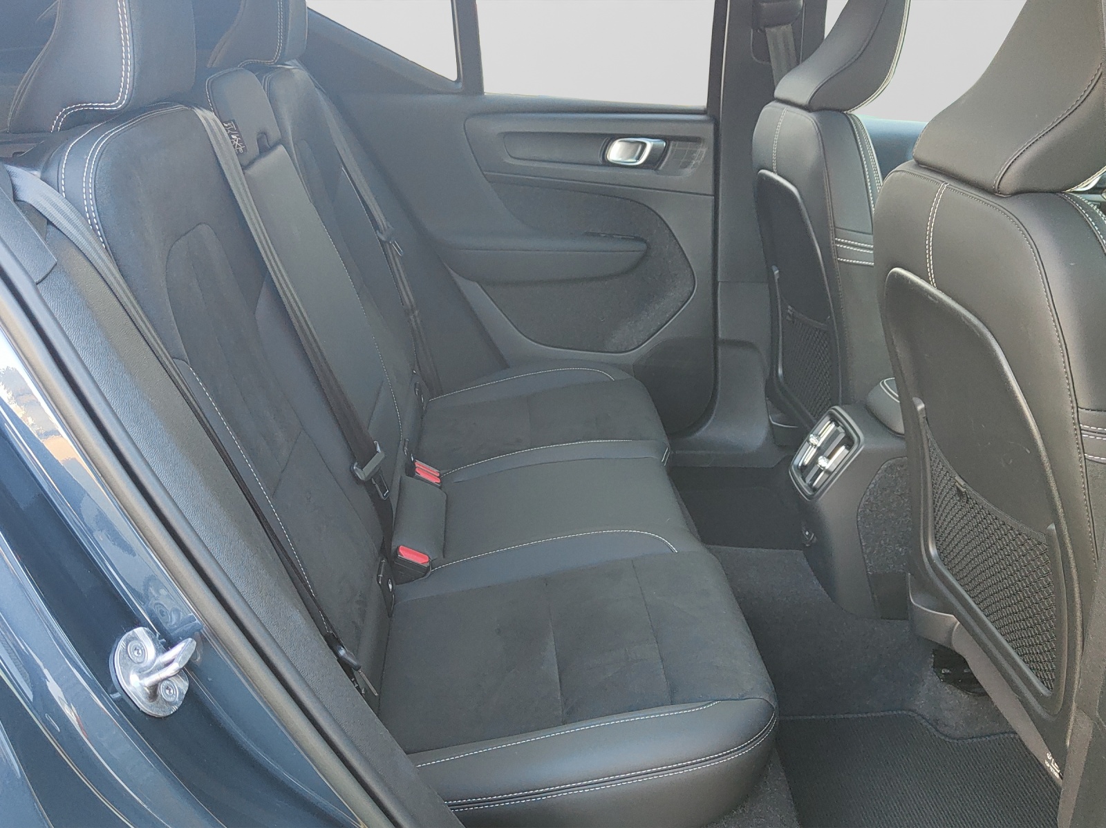 VOLVO XC40 P8 Twin Pro AWD-image-8