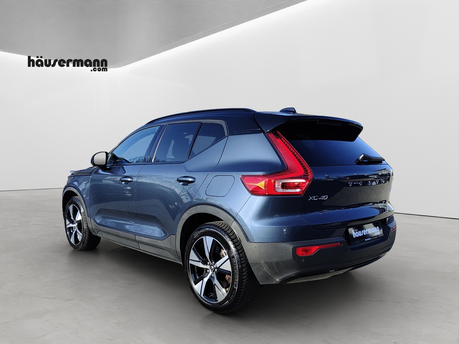 VOLVO XC40 P8 Twin Pro AWD-image-3