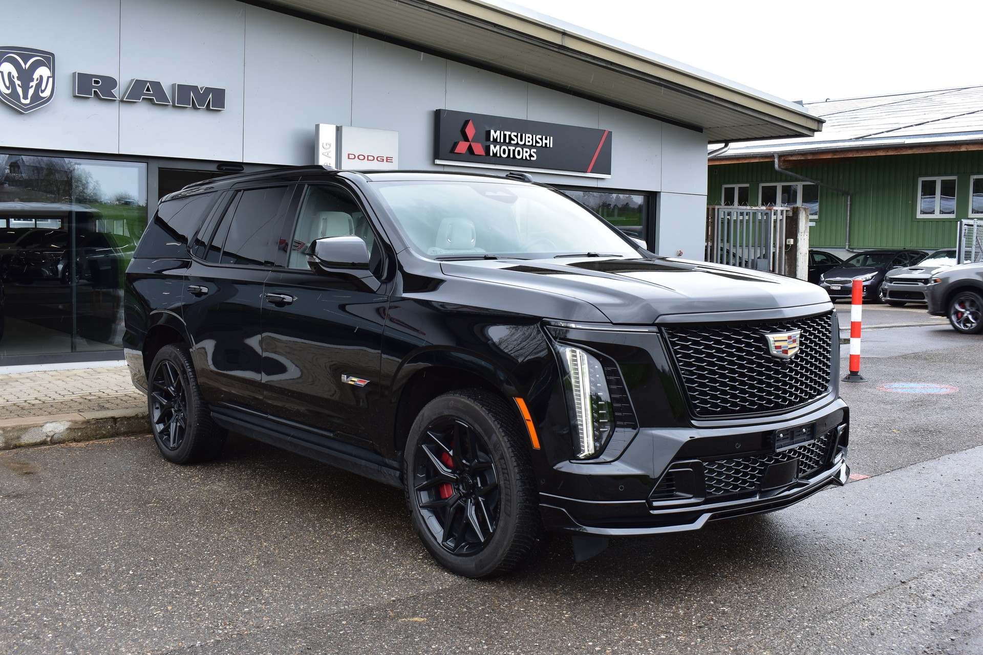 CADILLAC Escalade-V 2025-image-2
