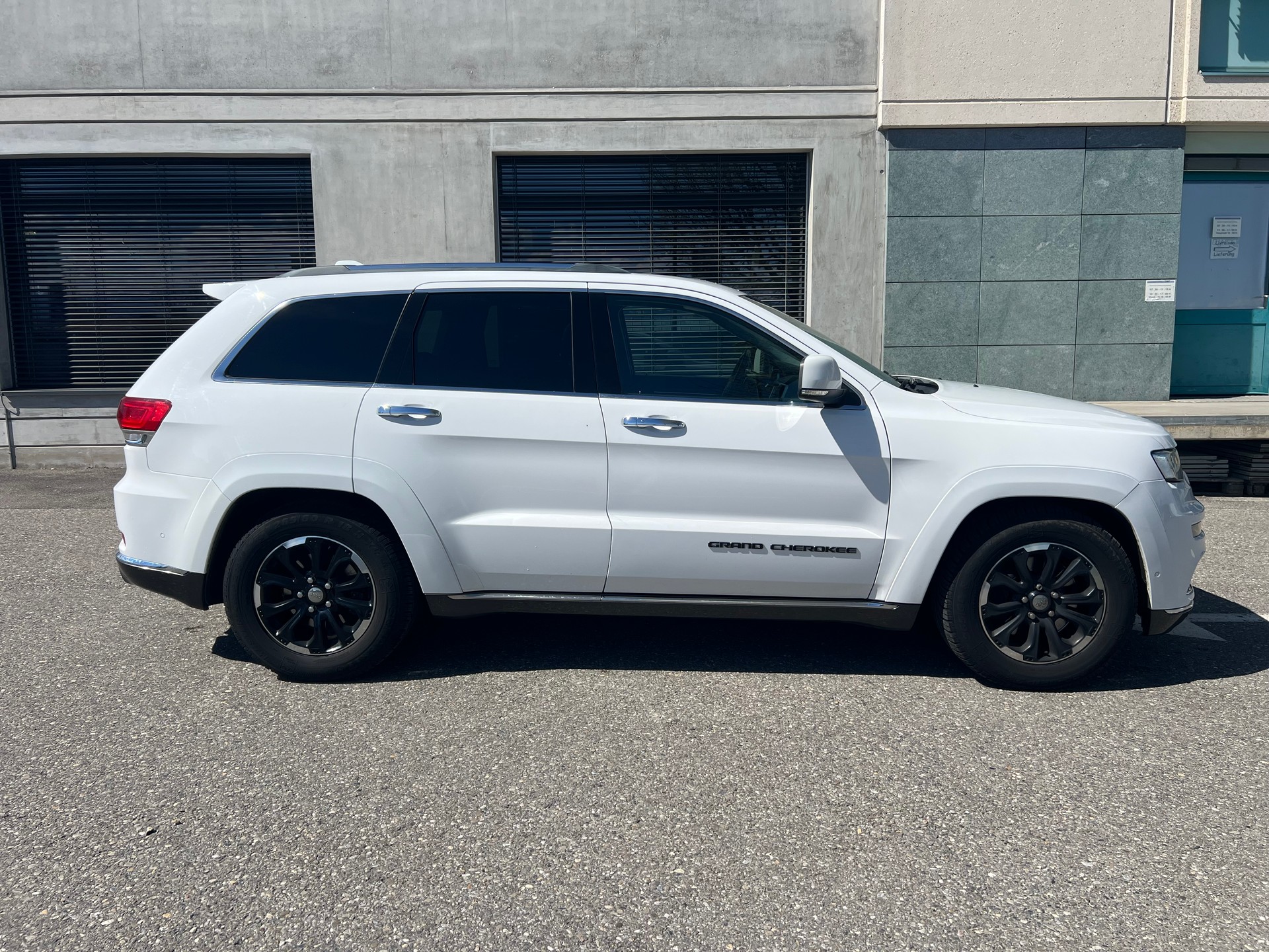 JEEP Grand Cherokee 3.0 CRD Summit Automatic-image-3