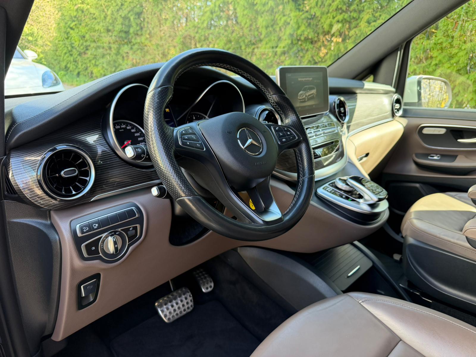 MERCEDES-BENZ V 300 d lang Avantgarde 4Matic 9G-Tronic-image-14