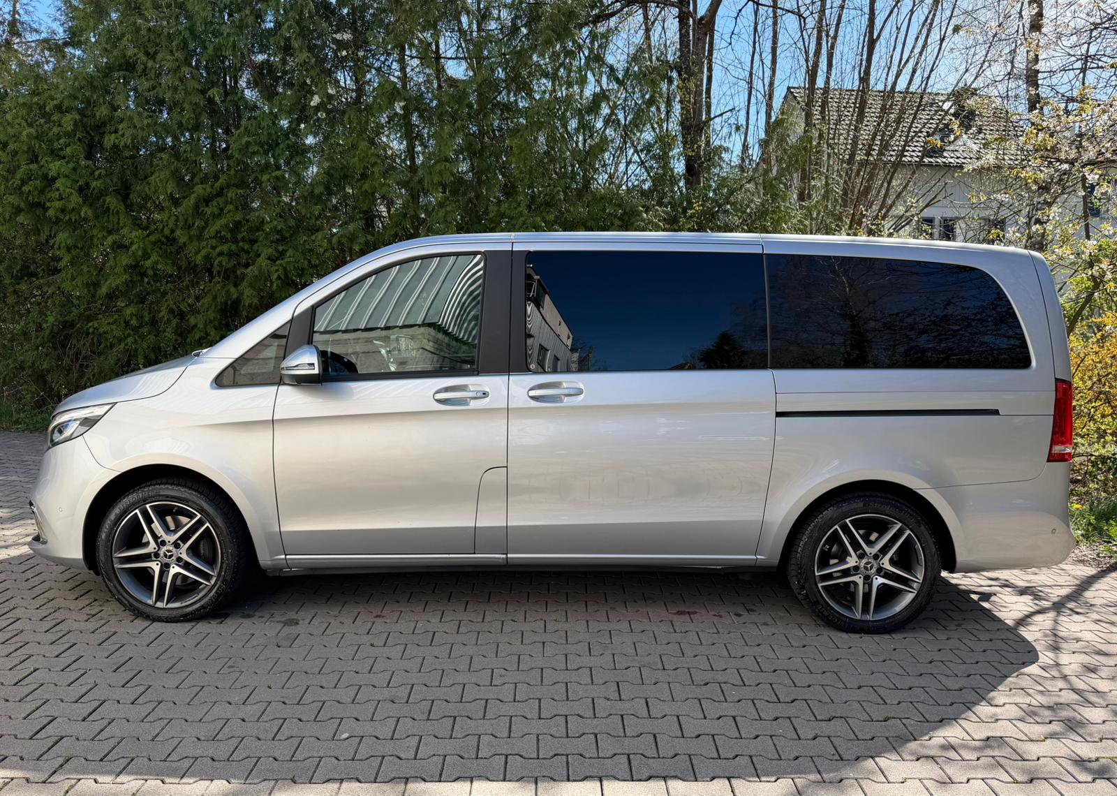 MERCEDES-BENZ V 300 d lang Avantgarde 4Matic 9G-Tronic-image-1
