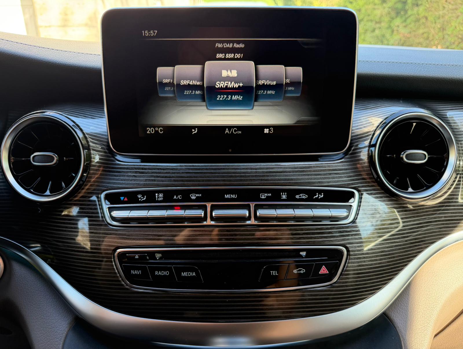 MERCEDES-BENZ V 300 d lang Avantgarde 4Matic 9G-Tronic-image-29