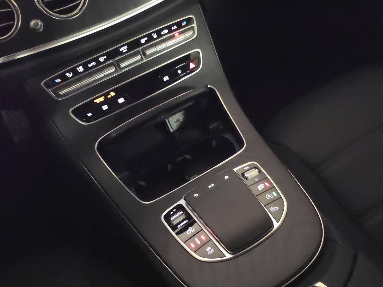 MERCEDES-BENZ E 53 AMG 4matic+ Kombi-image-17