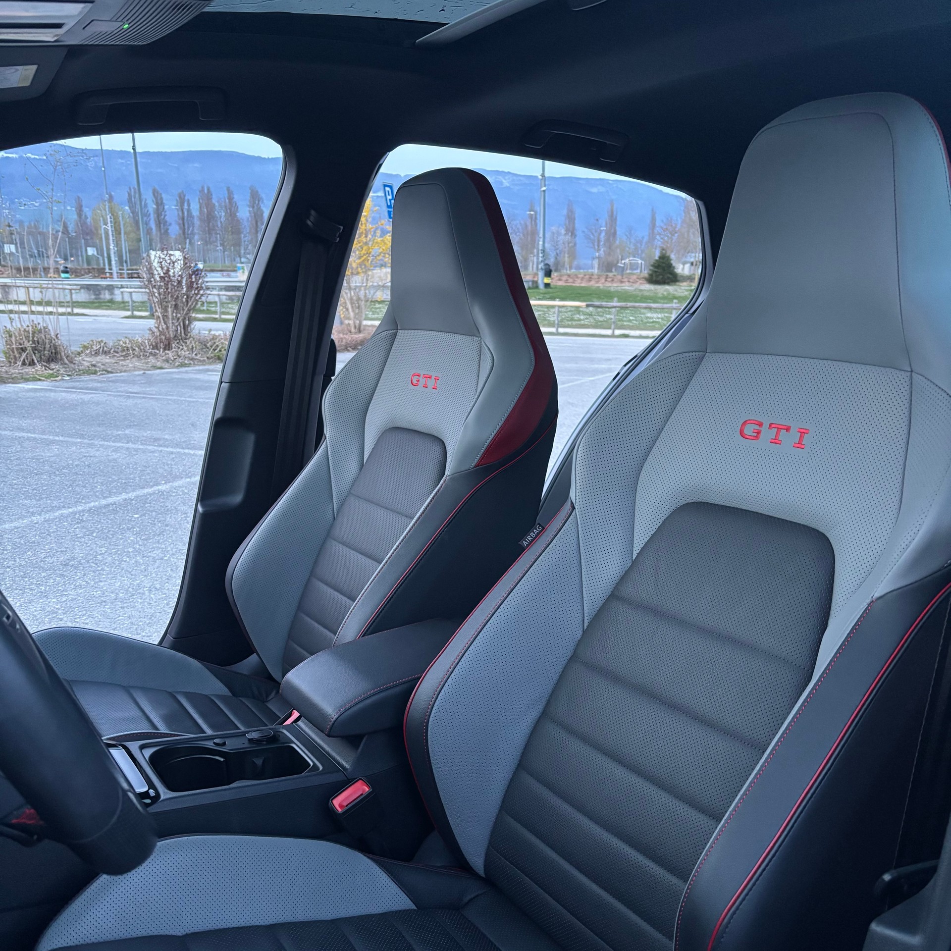 VW Golf 2.0 TSI GTI Clubsport DSG-image-2