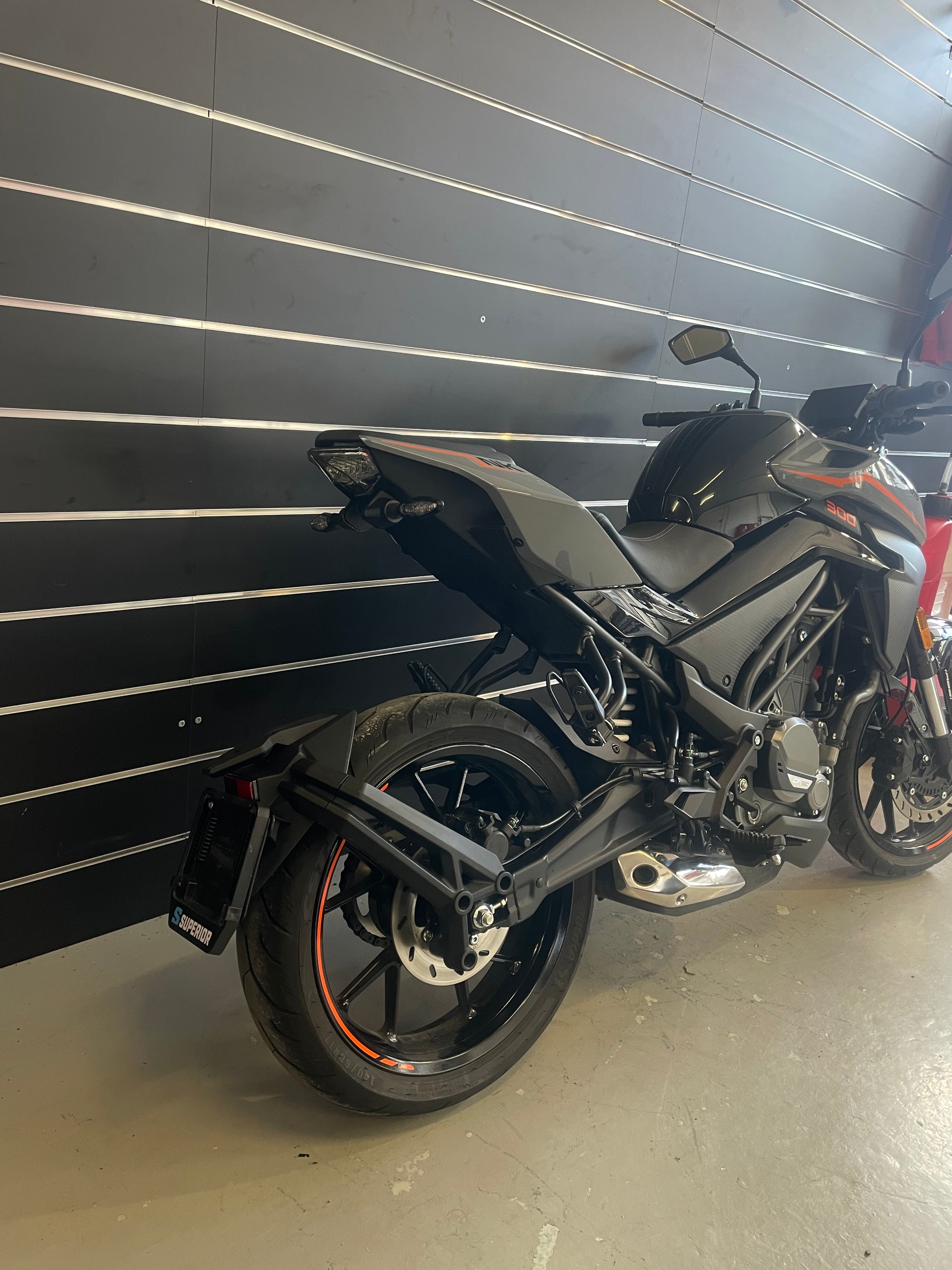CF MOTO 300NK-showroom-element-3