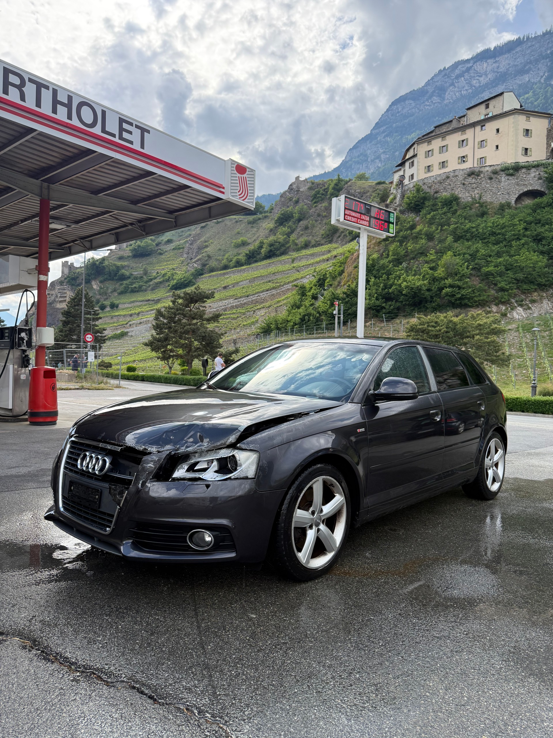 AUDI A3 Sportback 2.0 TDI Ambition S-tronic-image-2