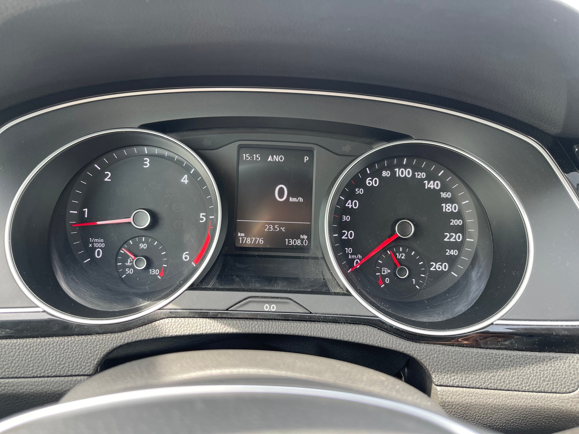VW Passat Variant 2.0 TDI BMT Comfortline DSG 4Motion-image-11