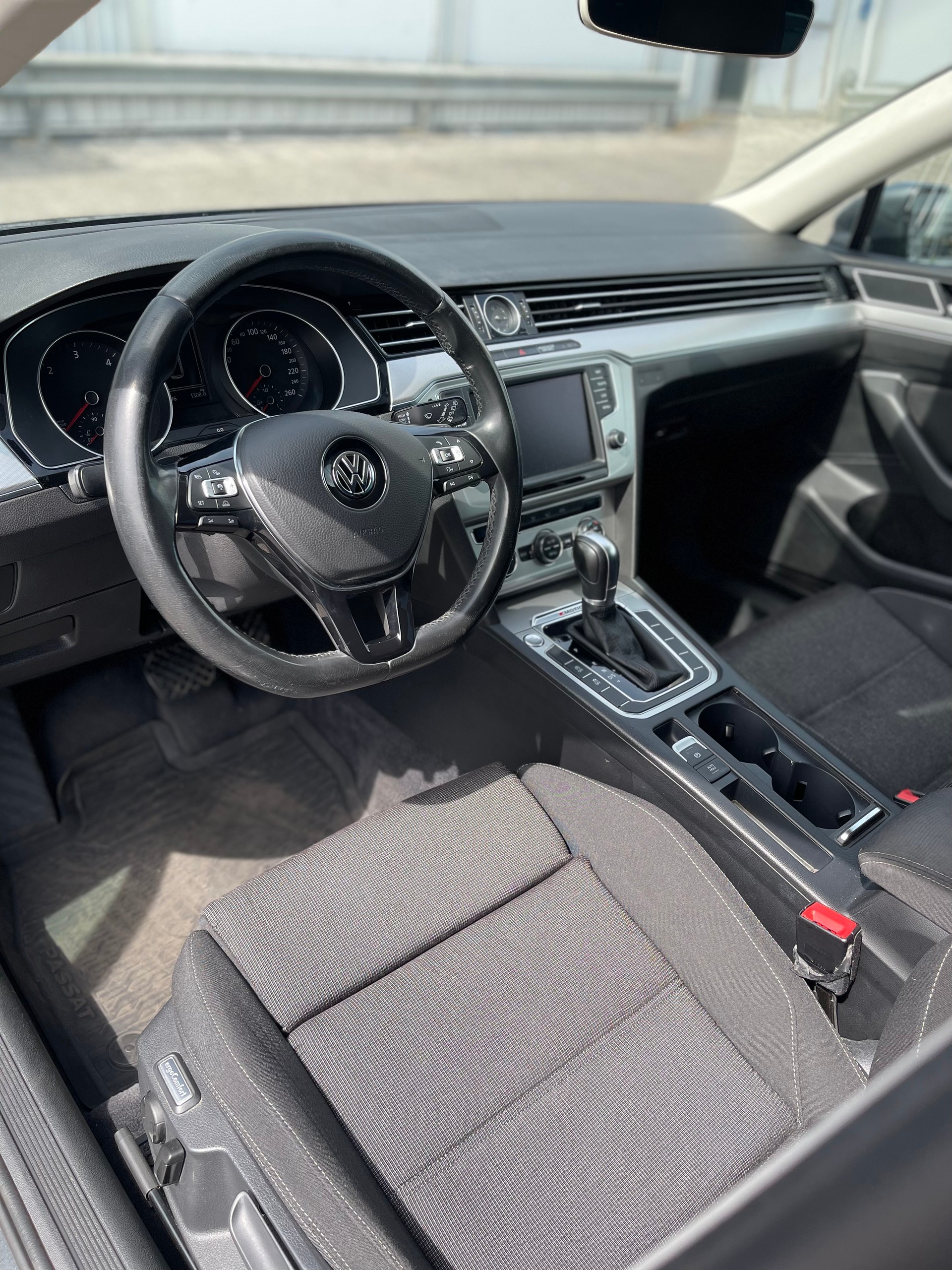 VW Passat Variant 2.0 TDI BMT Comfortline DSG 4Motion-image-6