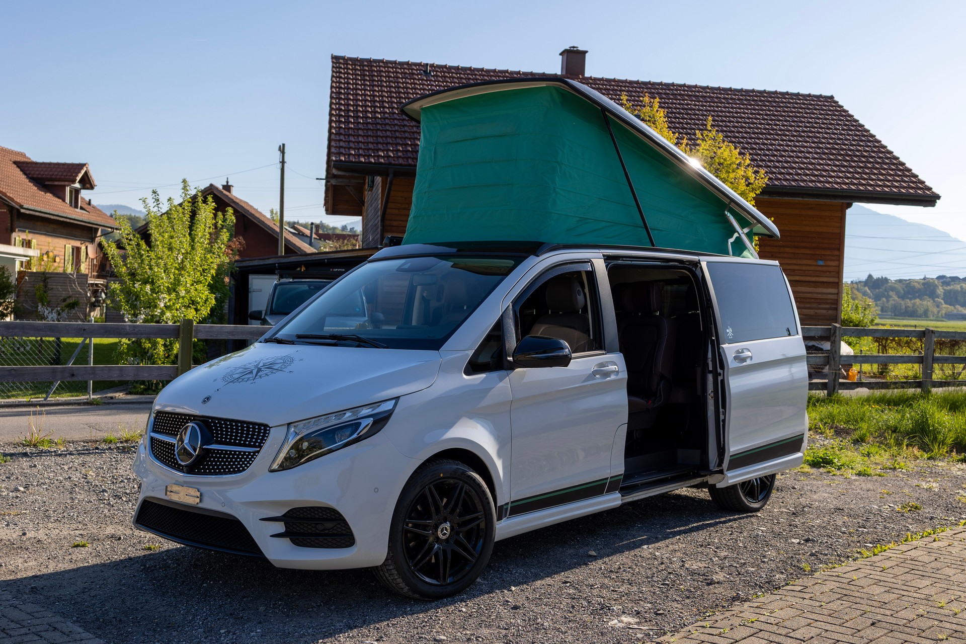 MERCEDES-BENZ 300 d Horizon 4matic-image-0