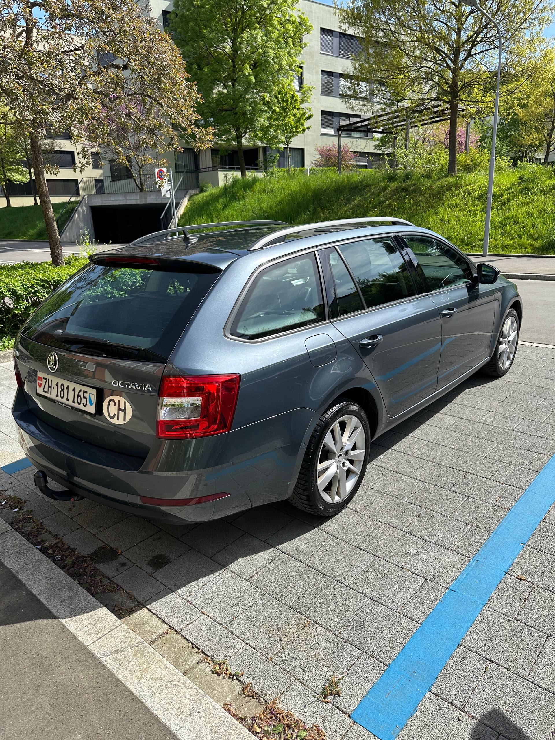 SKODA 1.6 TDI 115 Ambition DSG-image-4