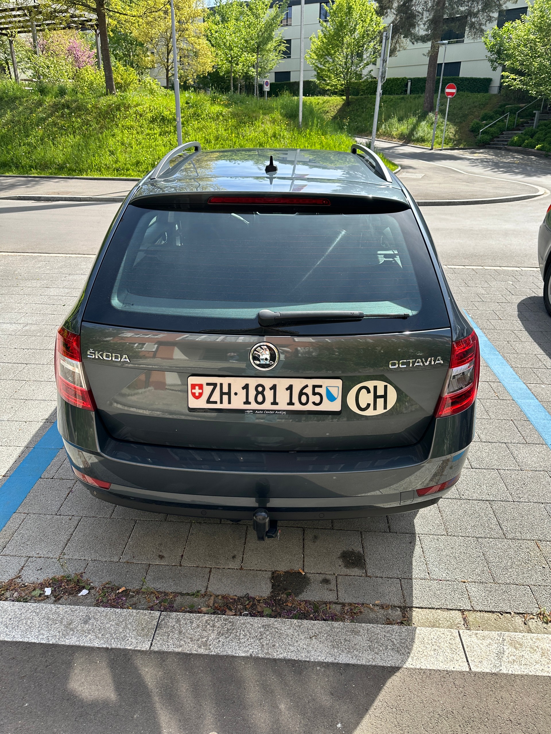 SKODA 1.6 TDI 115 Ambition DSG-image-5