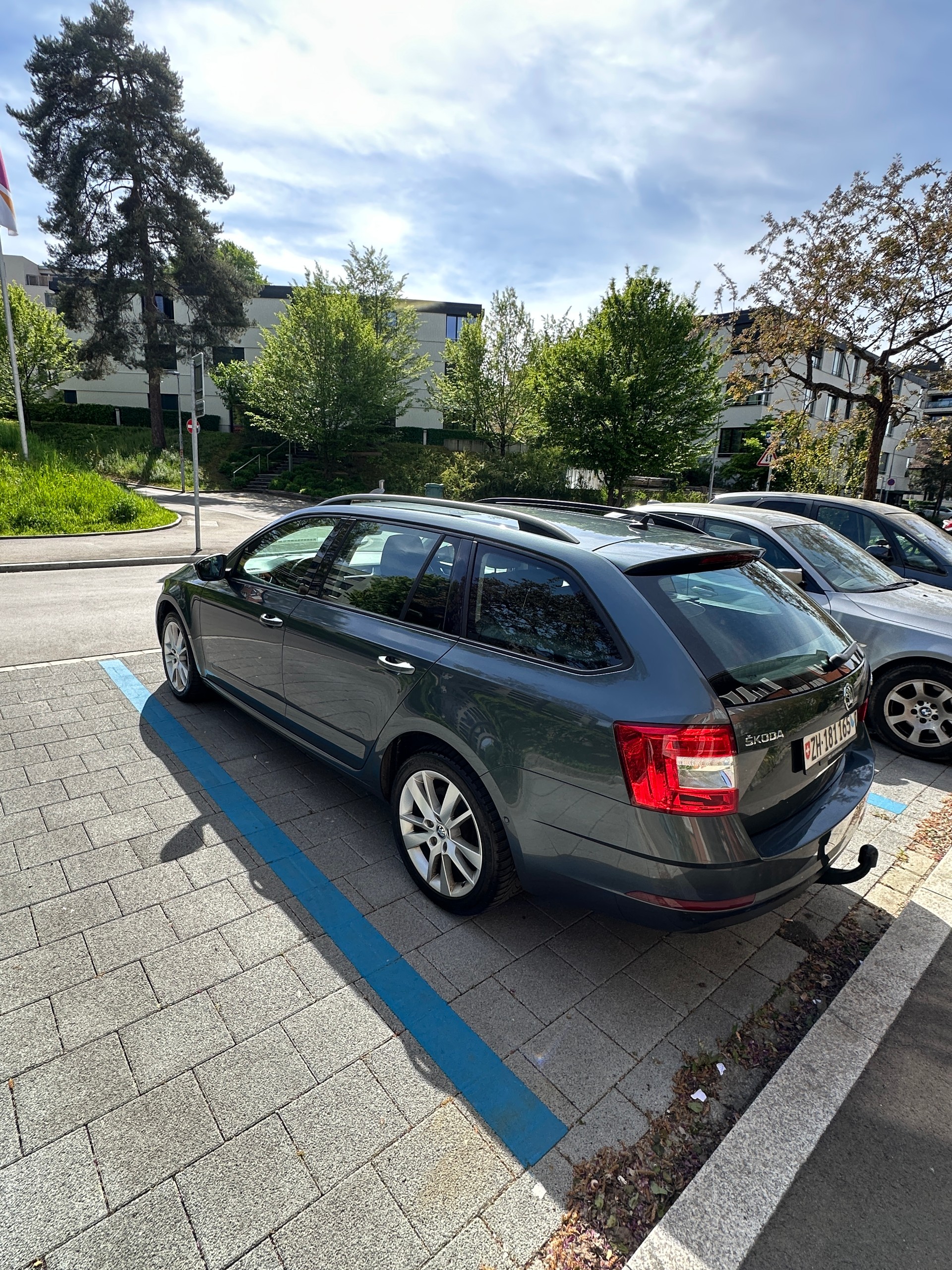 SKODA 1.6 TDI 115 Ambition DSG-image-3