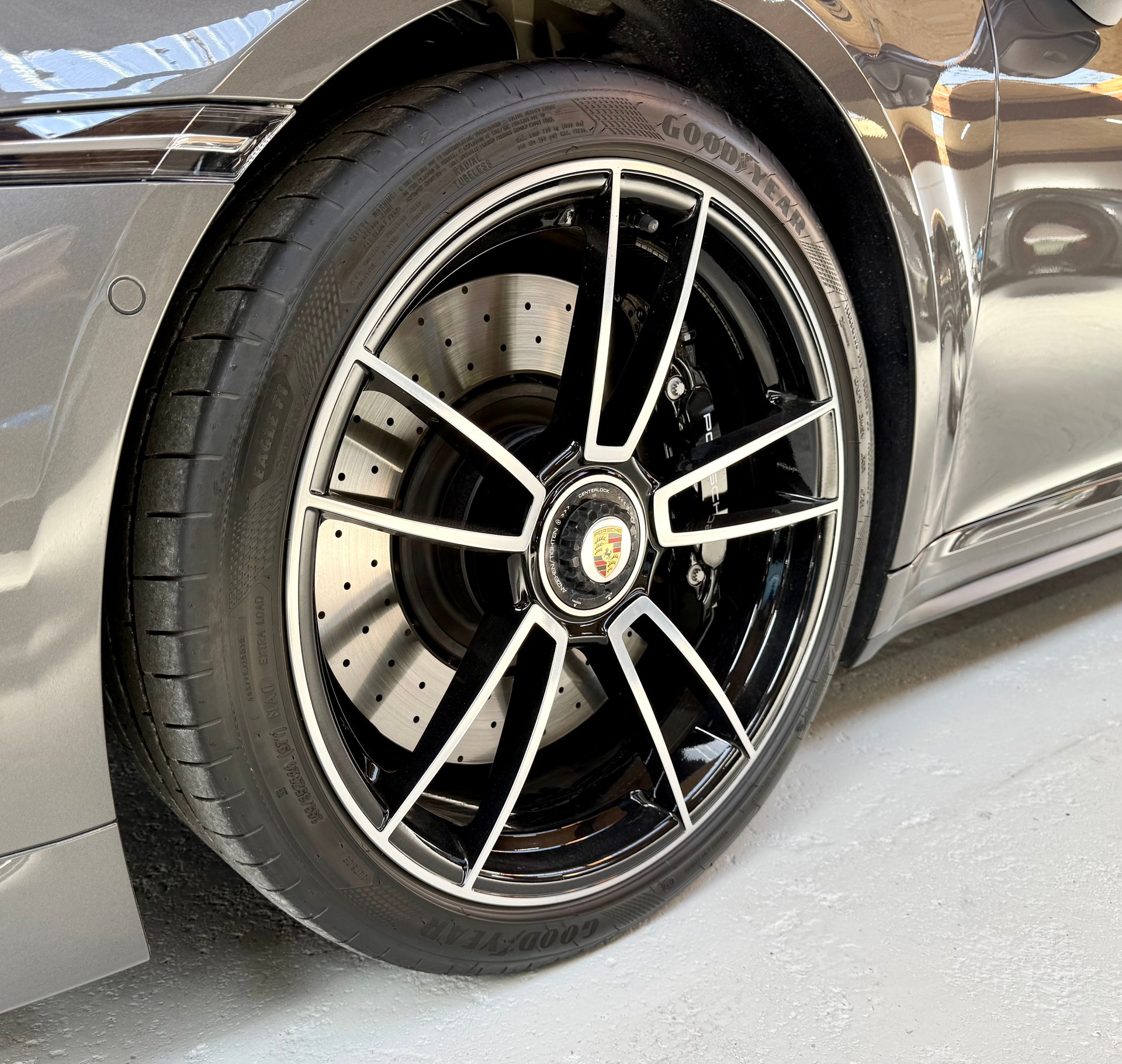 PORSCHE 911 Turbo Cabriolet PDK-image-6