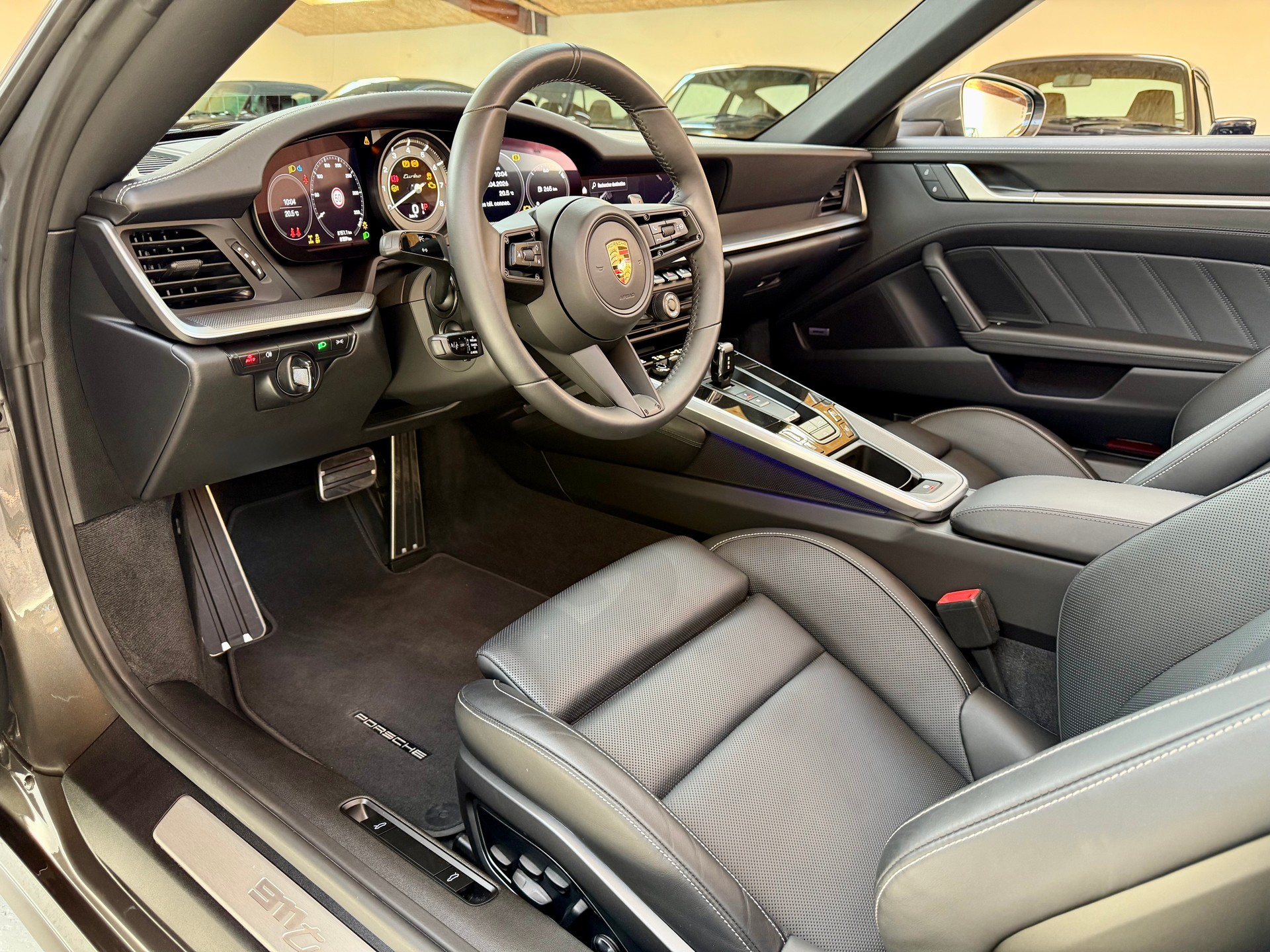 PORSCHE 911 Turbo Cabriolet PDK-image-10