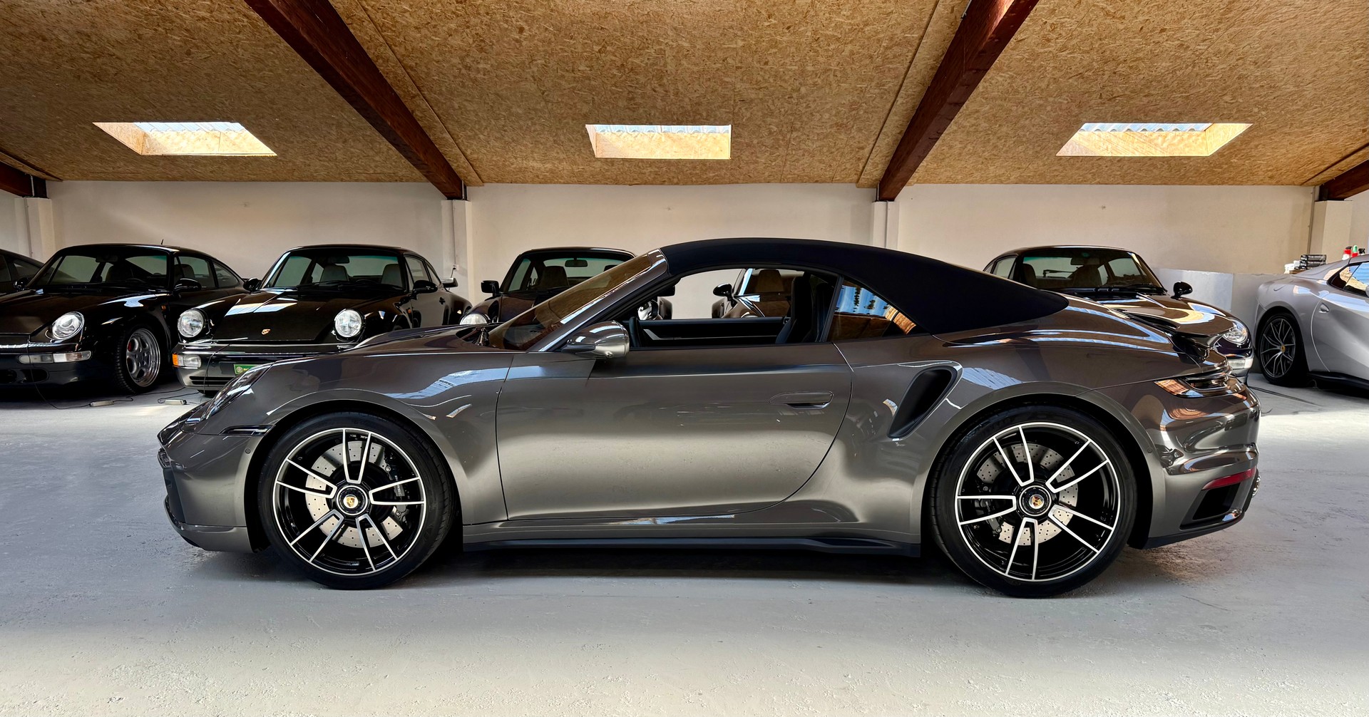 PORSCHE 911 Turbo Cabriolet PDK-image-1