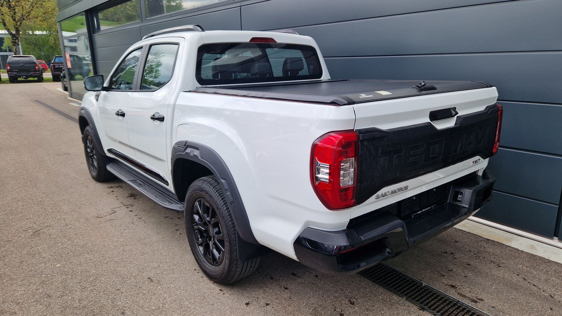 MAXUS T60 Max 2.0TDI 4x4 Autom Luxury-showroom-element-2