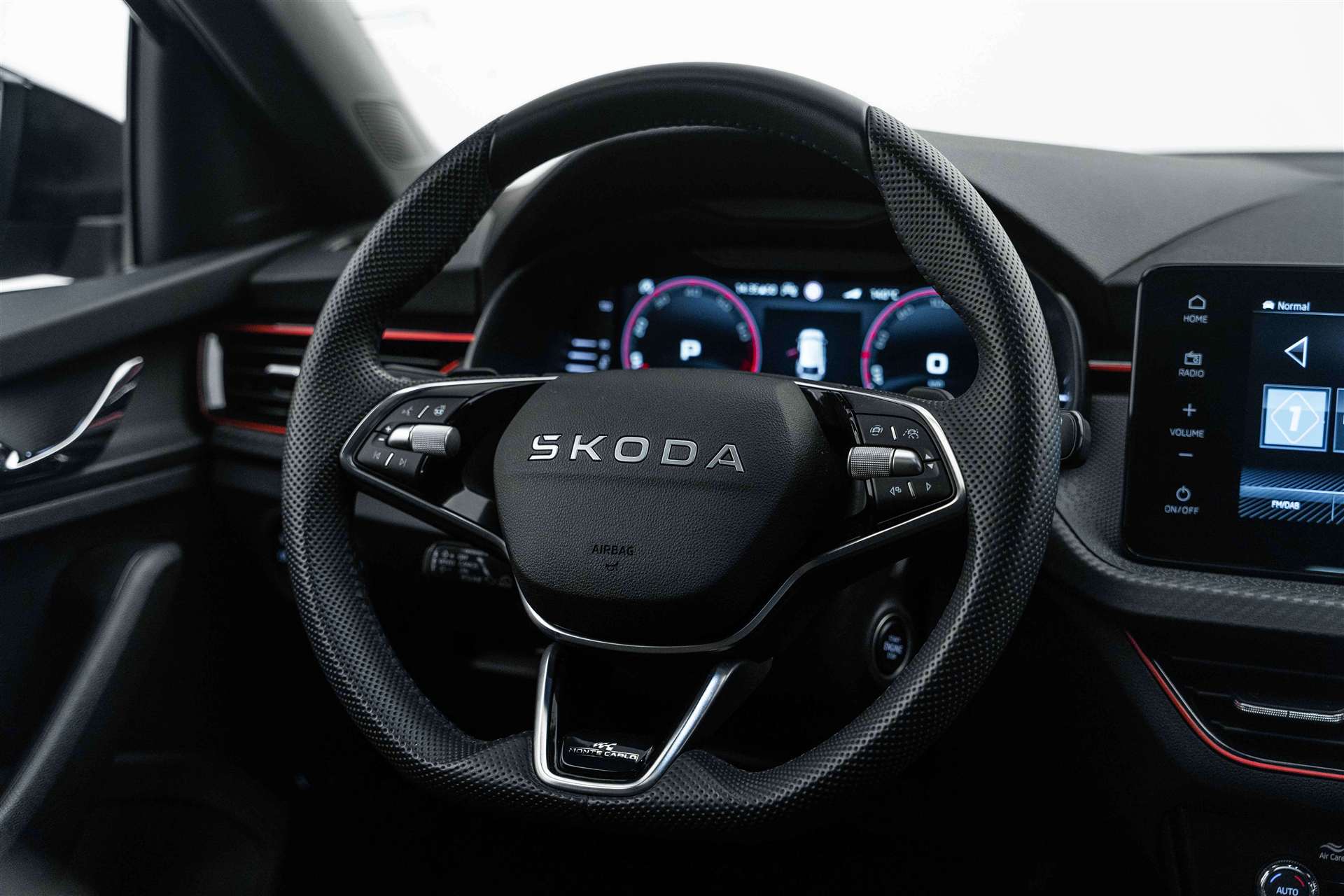SKODA Scala 1.5 TSI Monte Carlo DSG-image-10