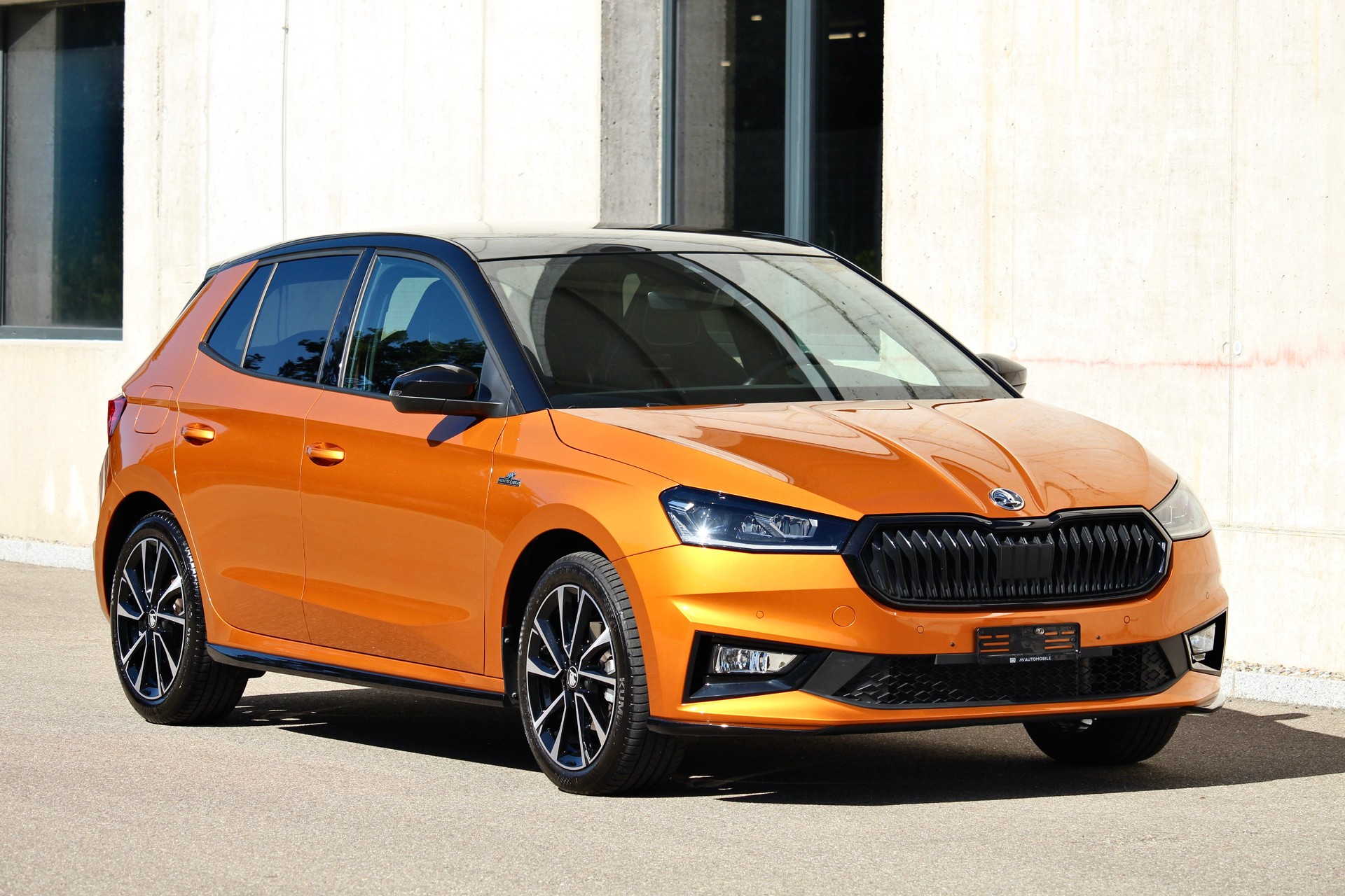 SKODA Fabia 1.5 TSI Monte Carlo DSG 150PS *Sonderlackierung Orange / Black *Panorama Glasdach *5 Jahre Werks-Garantie!-image-1