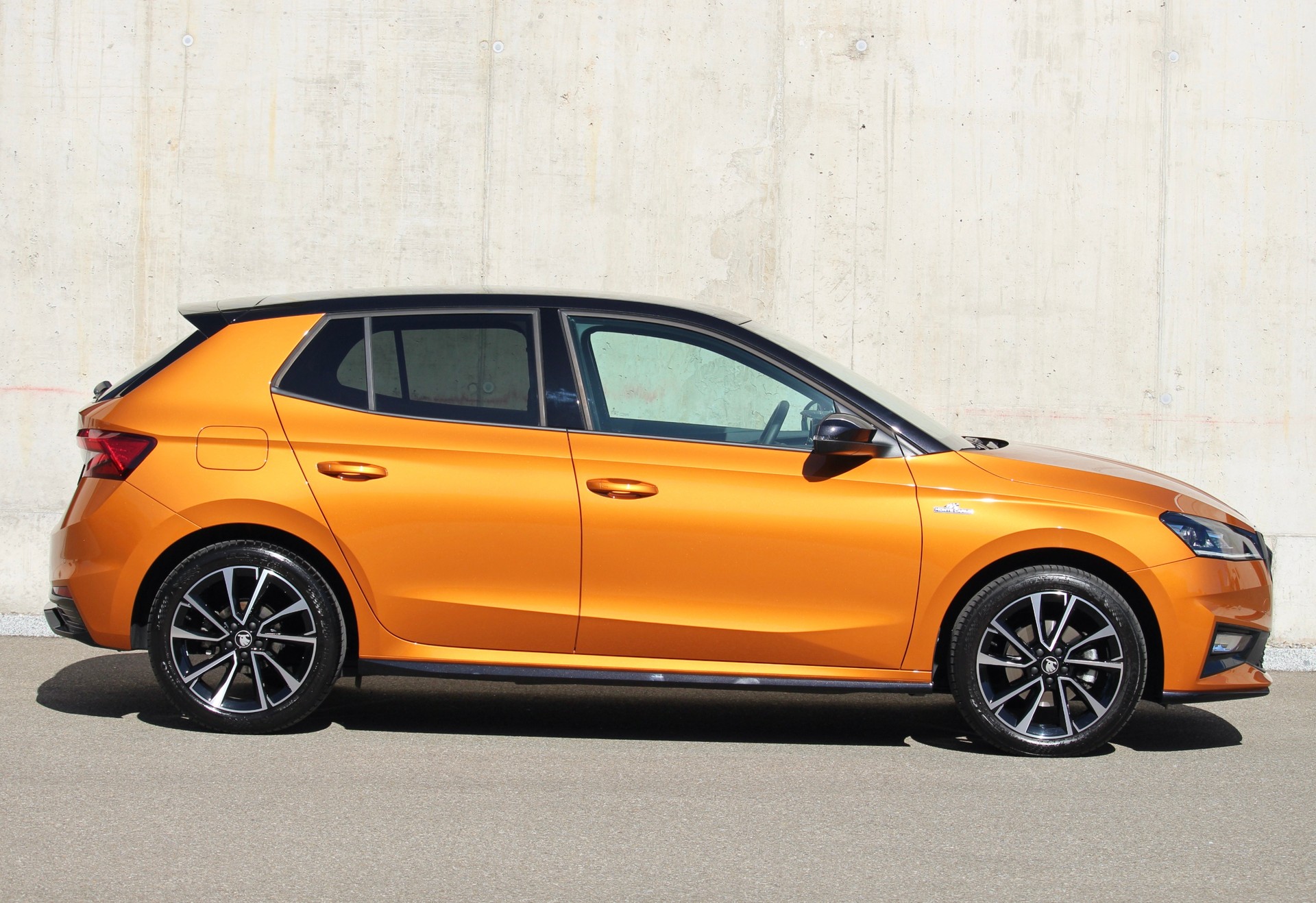 SKODA Fabia 1.5 TSI Monte Carlo DSG 150PS *Sonderlackierung Orange / Black *Panorama Glasdach *5 Jahre Werks-Garantie!-image-3