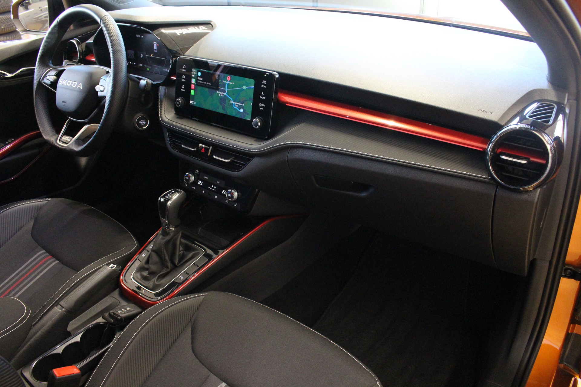 SKODA Fabia 1.5 TSI Monte Carlo DSG 150PS *Sonderlackierung Orange / Black *Panorama Glasdach *5 Jahre Werks-Garantie!-image-15