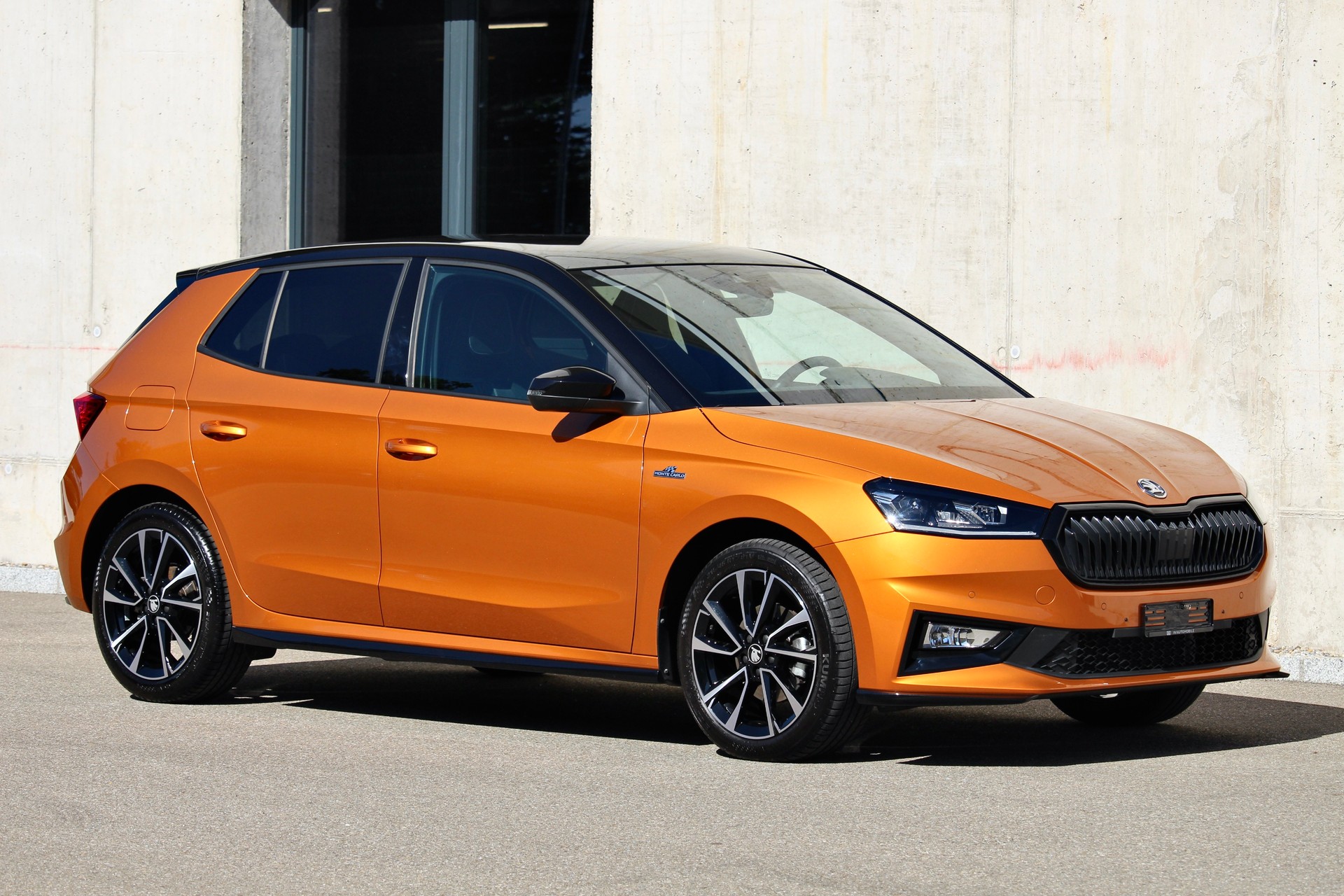 SKODA Fabia 1.5 TSI Monte Carlo DSG 150PS *Sonderlackierung Orange / Black *Panorama Glasdach *5 Jahre Werks-Garantie!-image-2