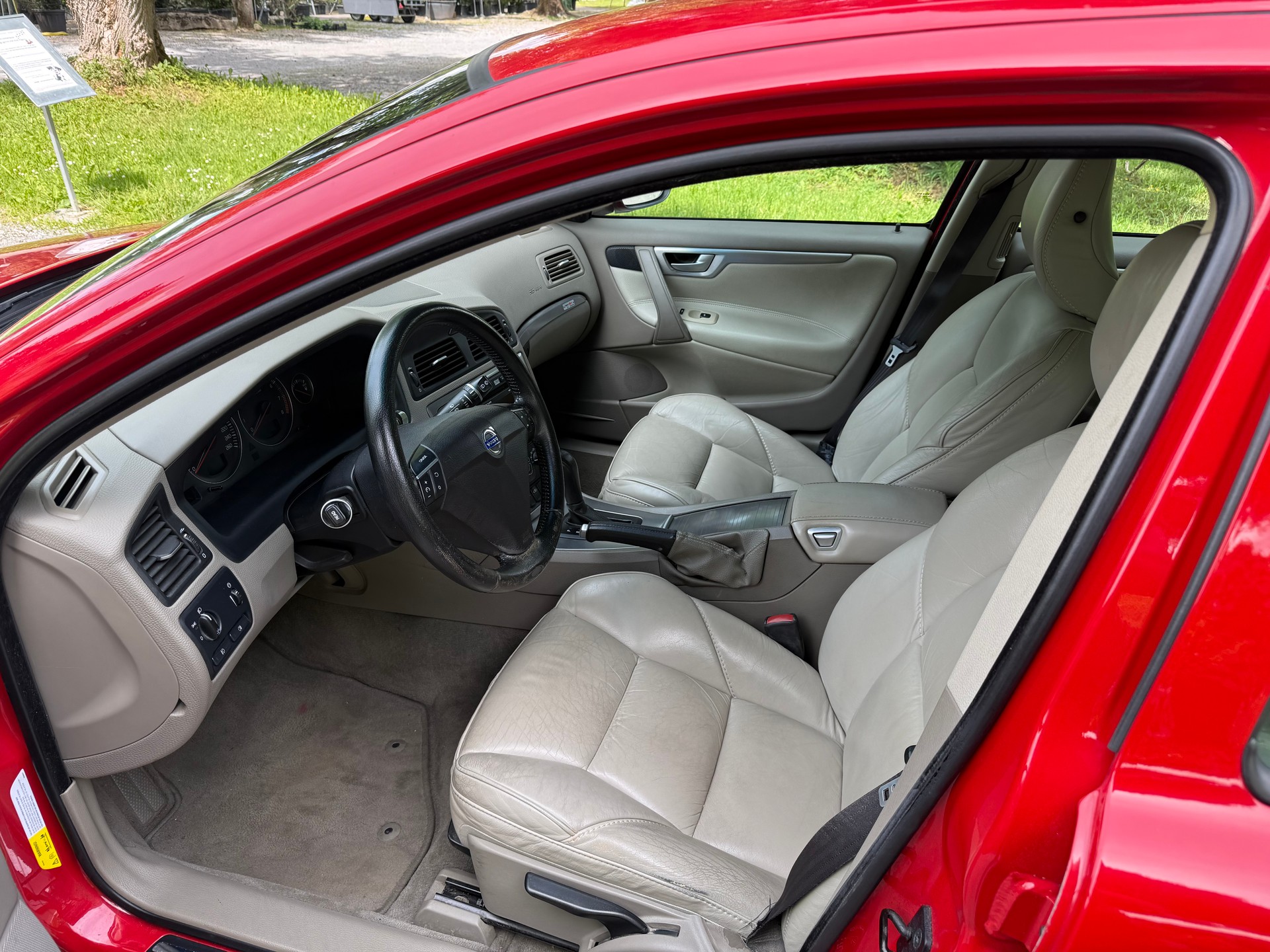 VOLVO V70 2.4 Momentum-image-7