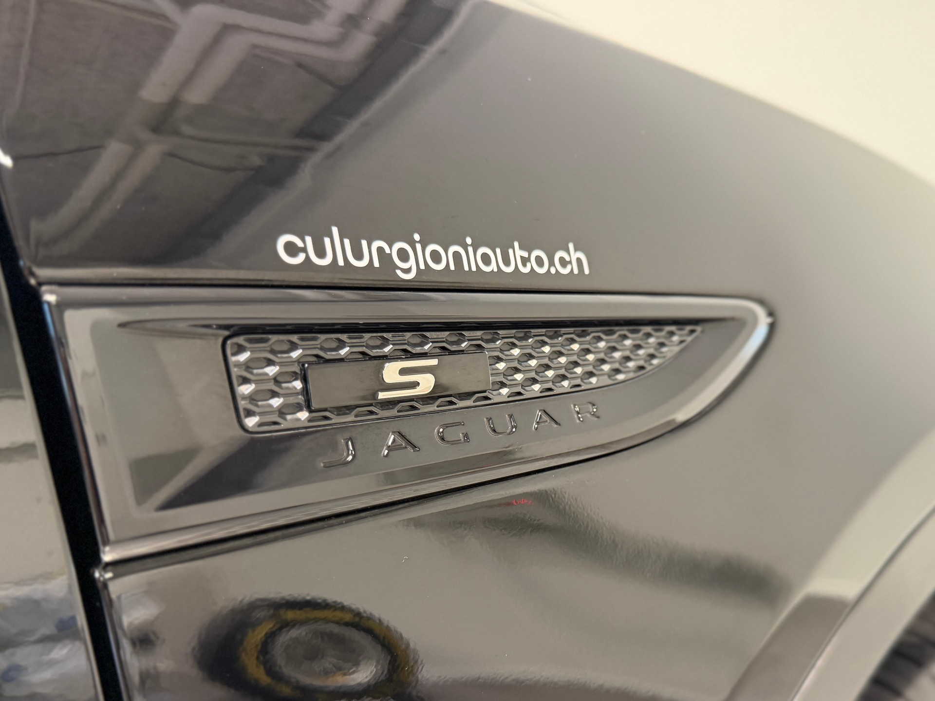 JAGUAR E-Pace 2.0 P200 S AWD Automatik-image-15