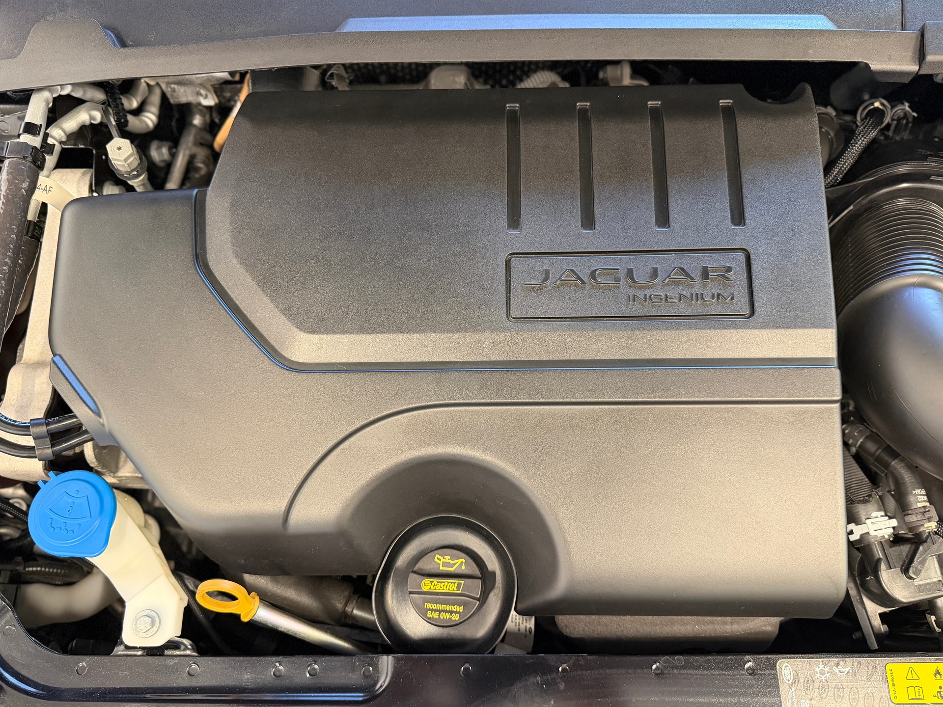 JAGUAR E-Pace 2.0 P200 S AWD Automatik-image-13